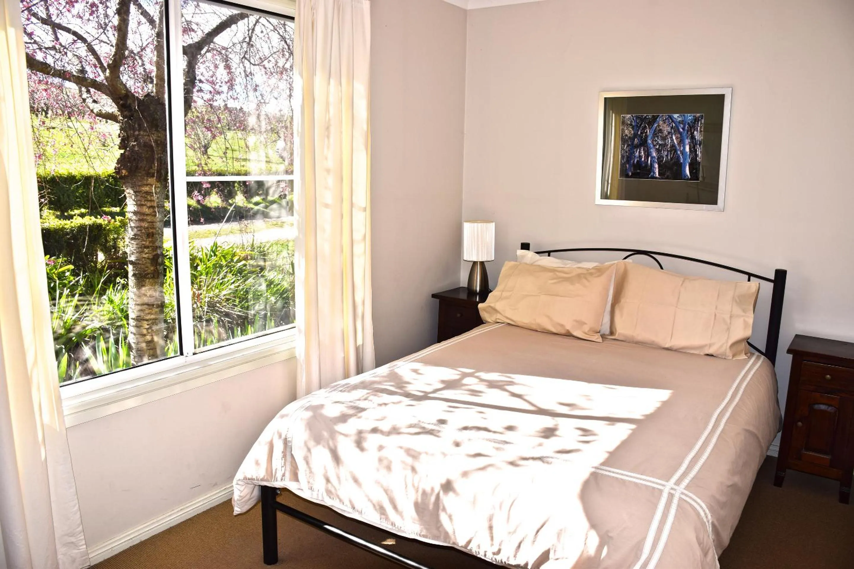 Bedroom, Bed in Borrodell Vineyard