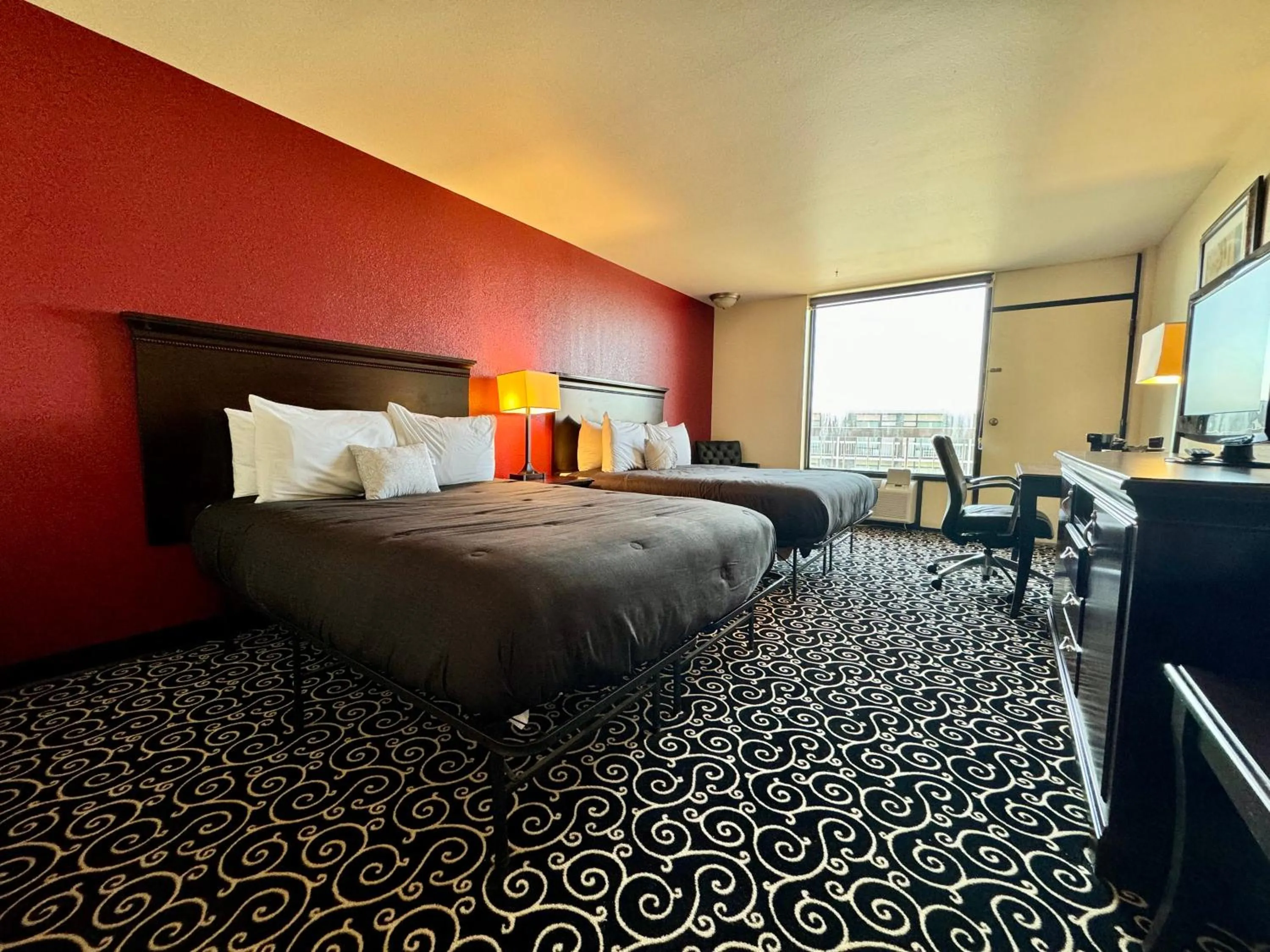 View (from property/room), Bed in FairBridge Inn Express Hiawatha