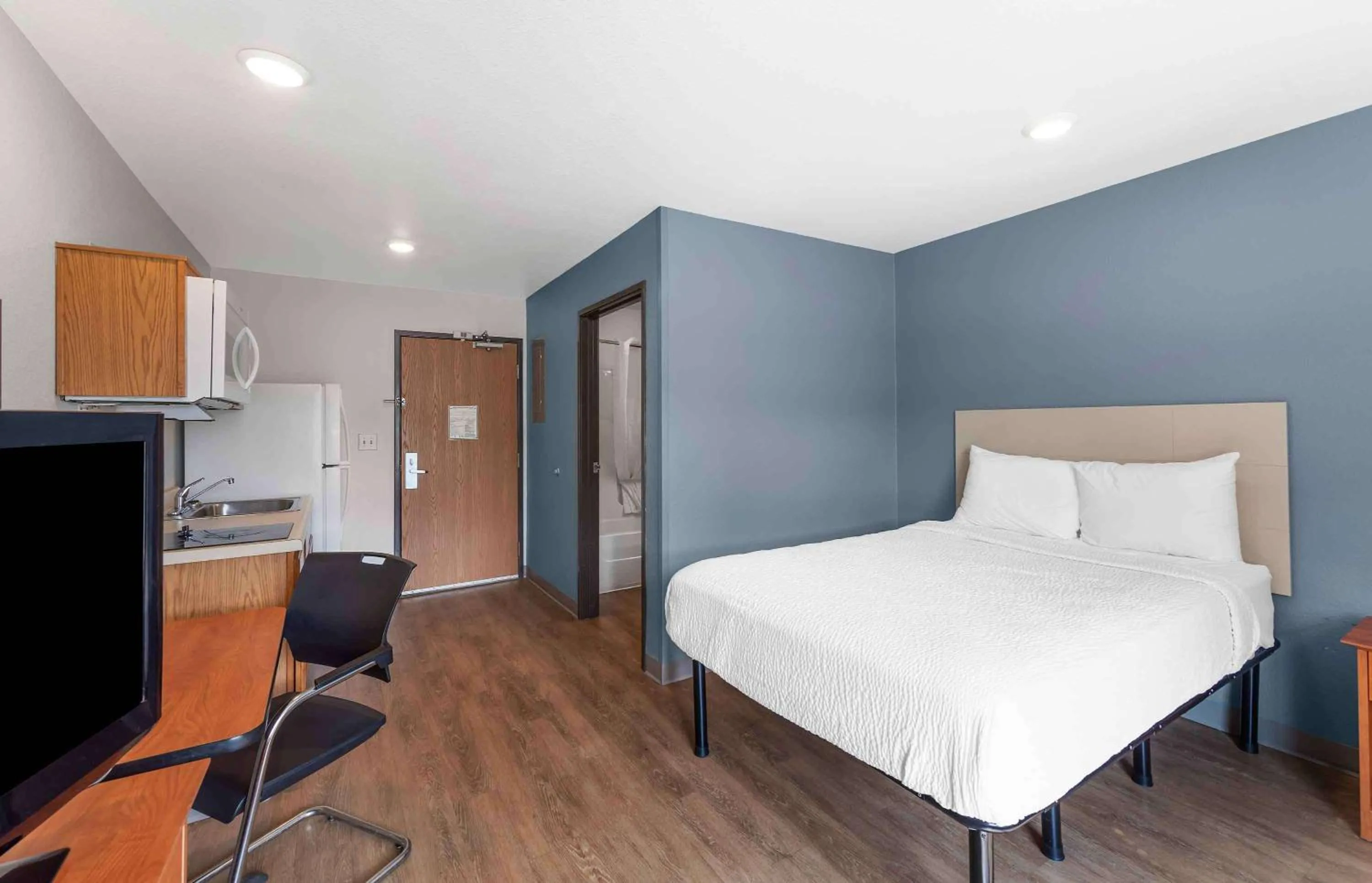 Bedroom, Bed in Extended Stay America Select Suites - Birmingham - Bessemer
