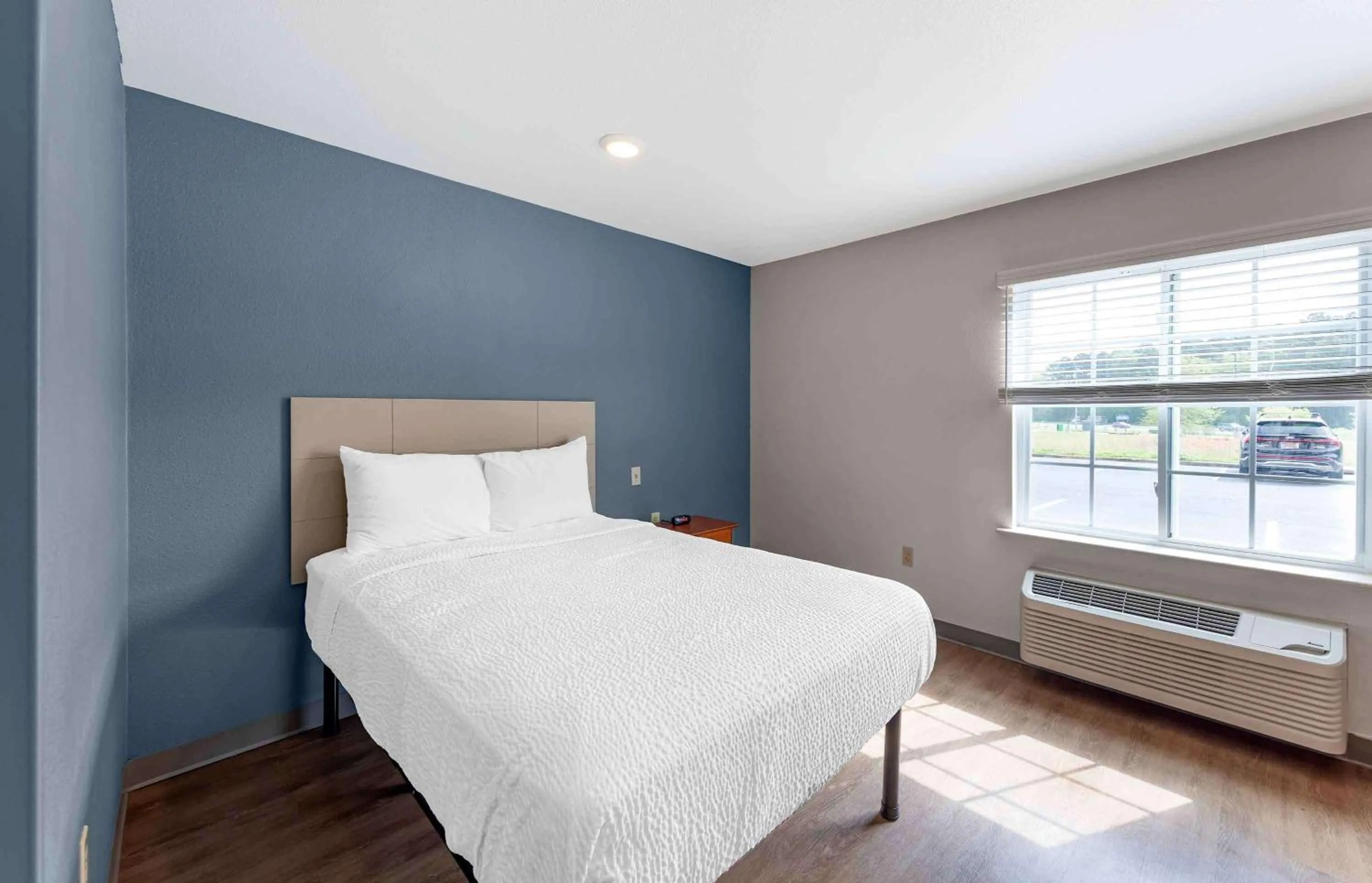 Bedroom, Bed in Extended Stay America Select Suites - Birmingham - Bessemer