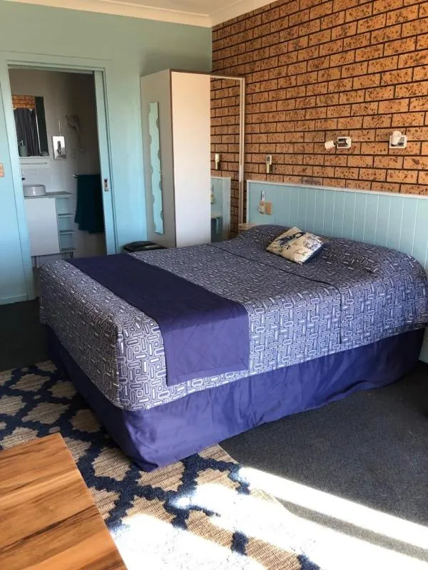 Bed in Whale Fisher Motel