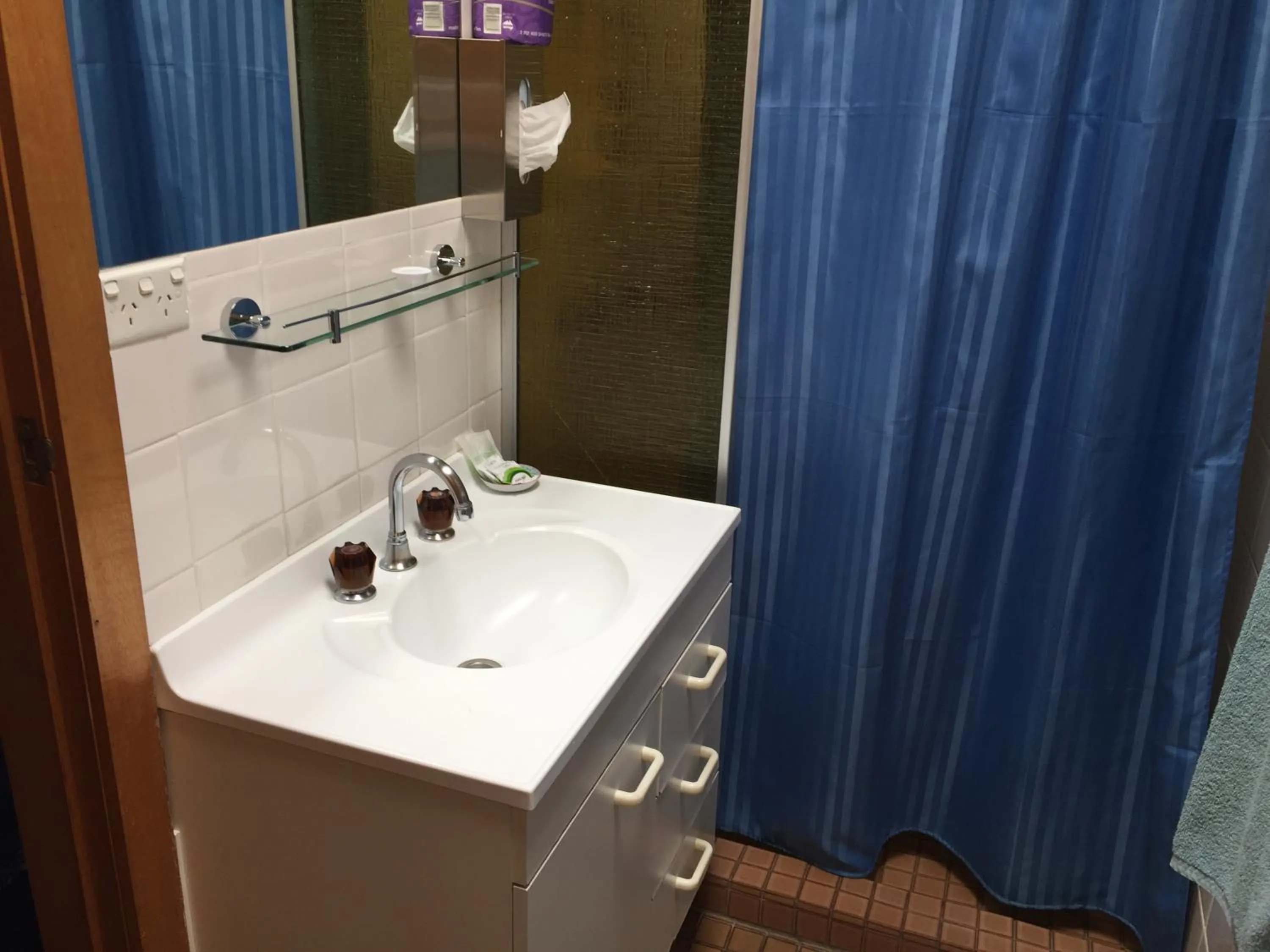 Shower in Whale Fisher Motel