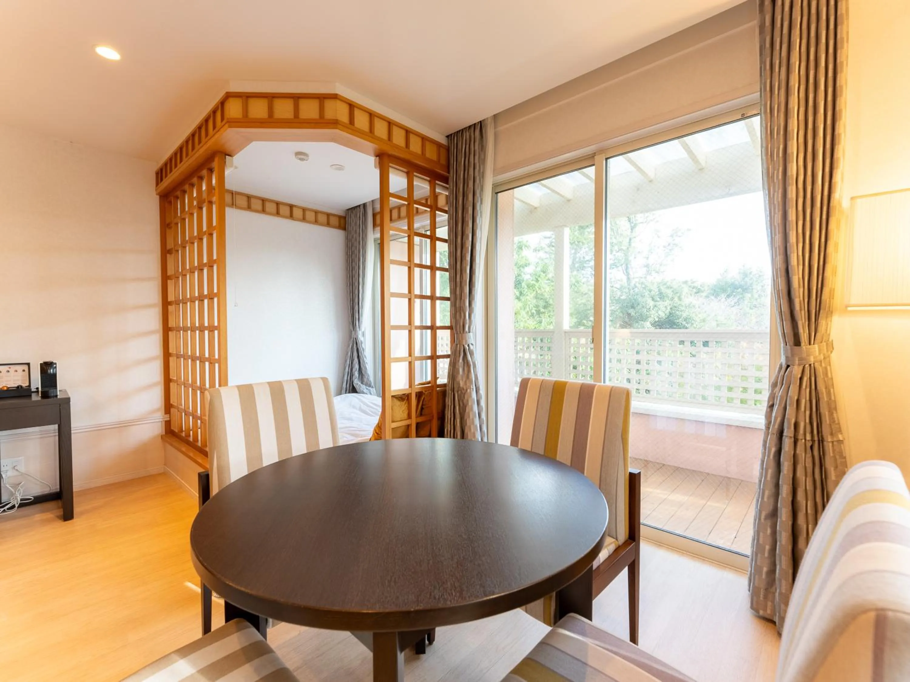 Photo of the whole room in Koyaru-no-sato Doggys Island