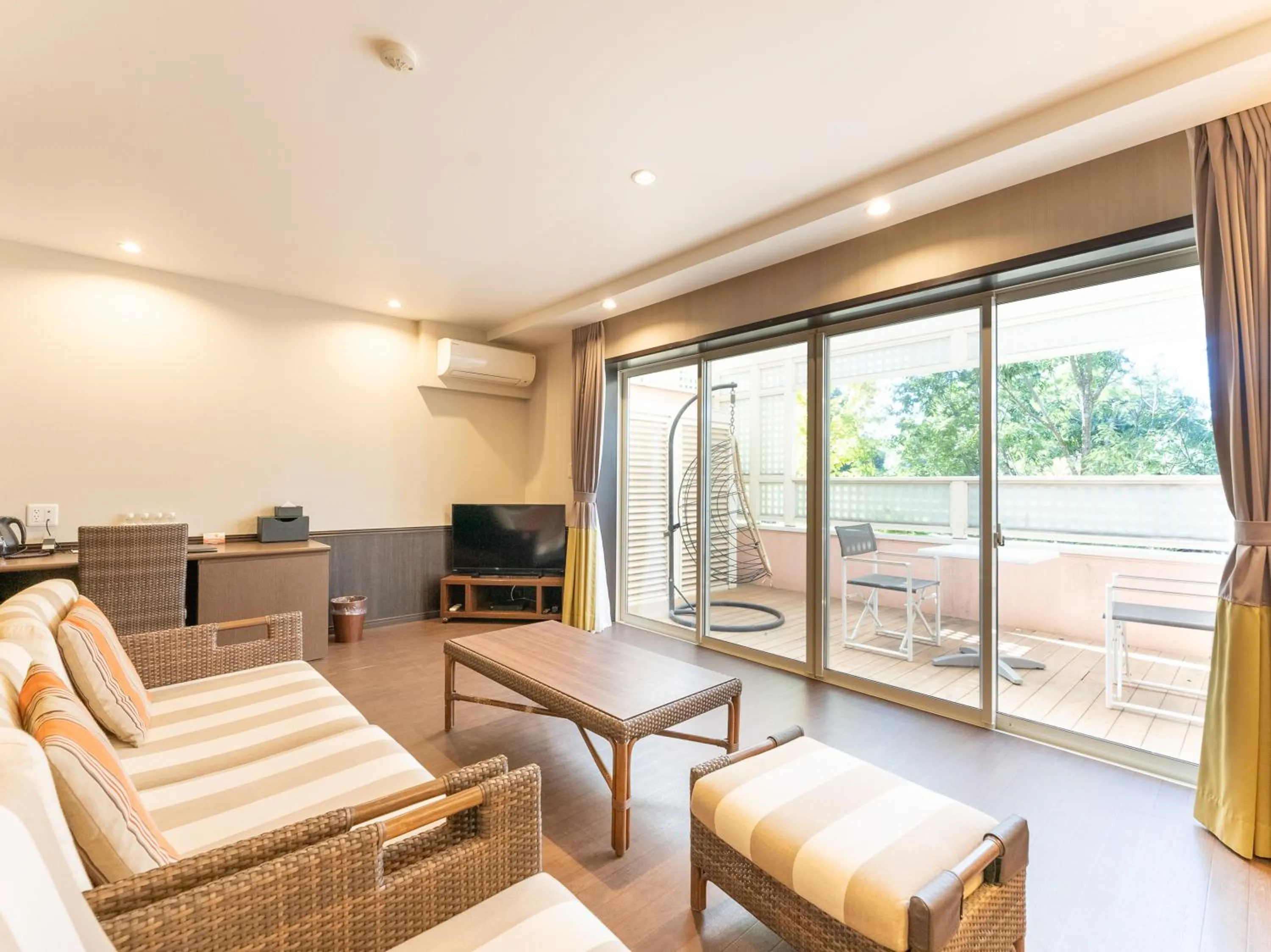 TV and multimedia in Koyaru-no-sato Doggys Island