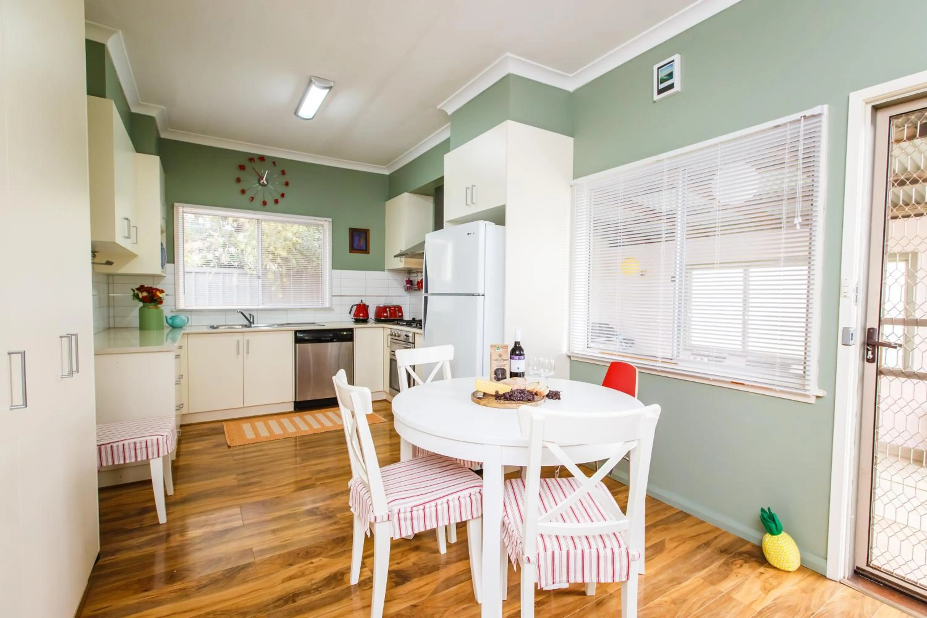 Coffee/tea facilities in Indulge Homes - 77 Olive