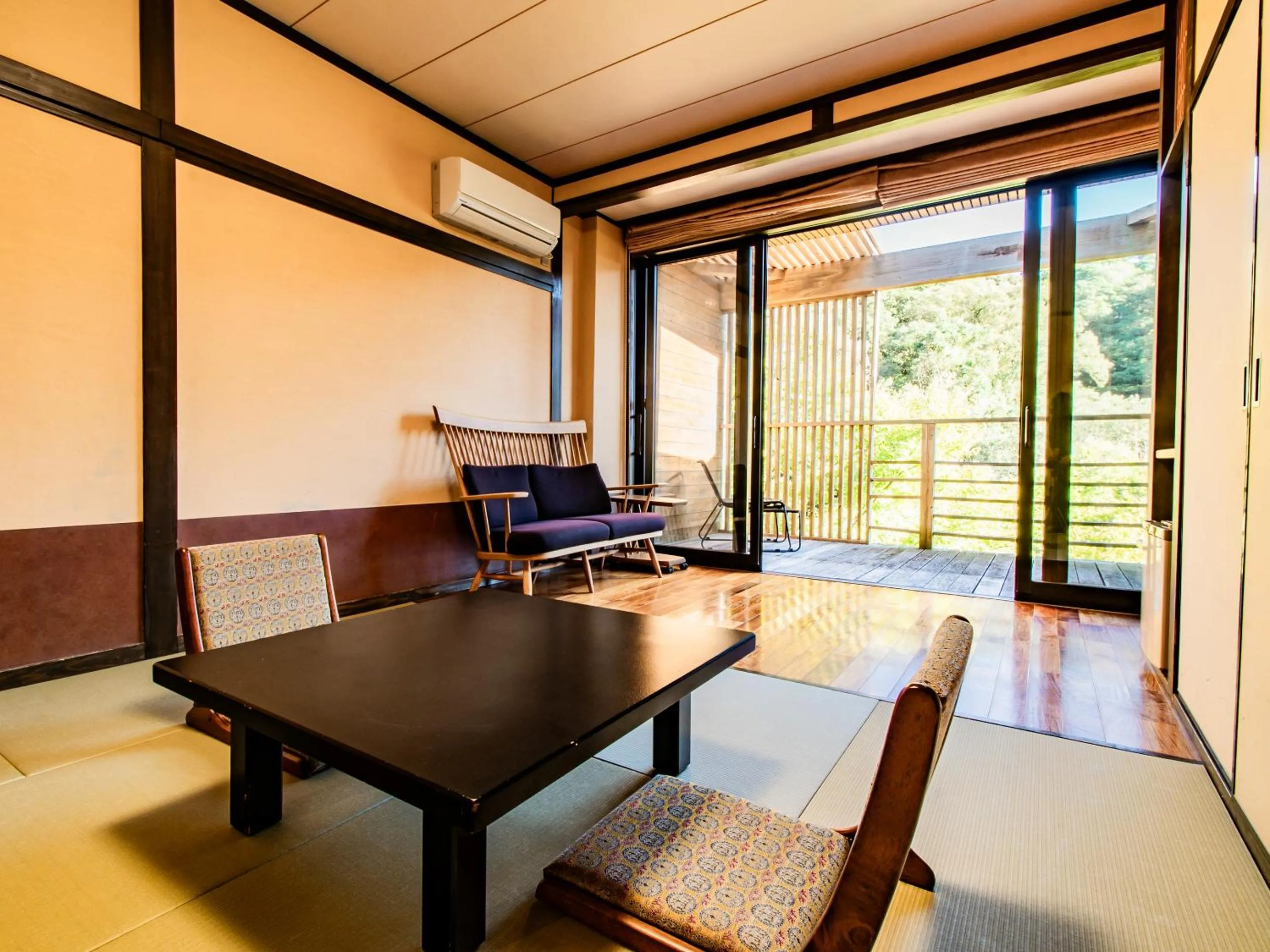 Photo of the whole room in Kirishima Momijidani Seiryuso