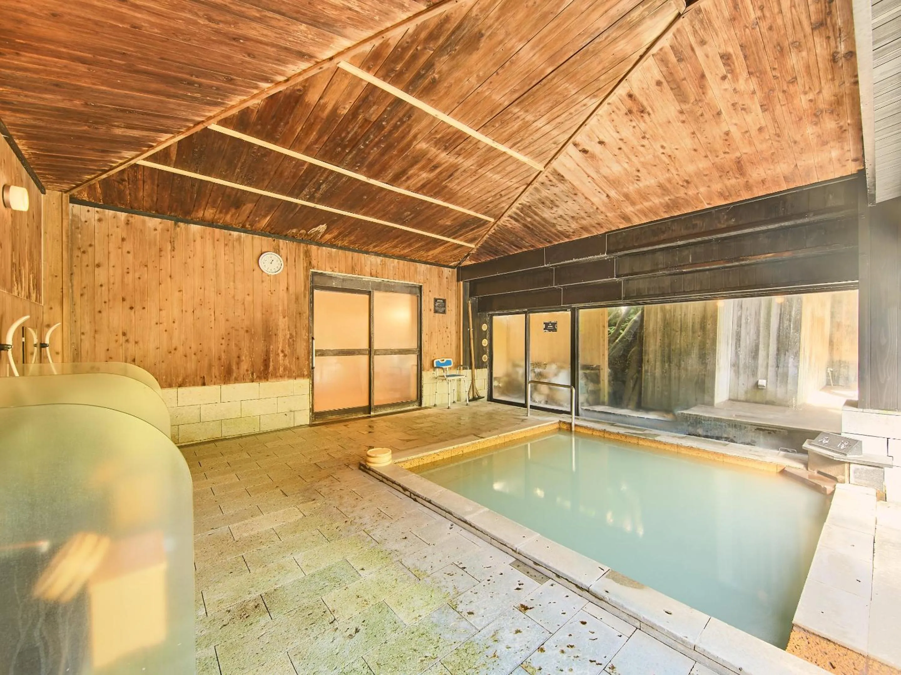 Public Bath in Kirishima Momijidani Seiryuso