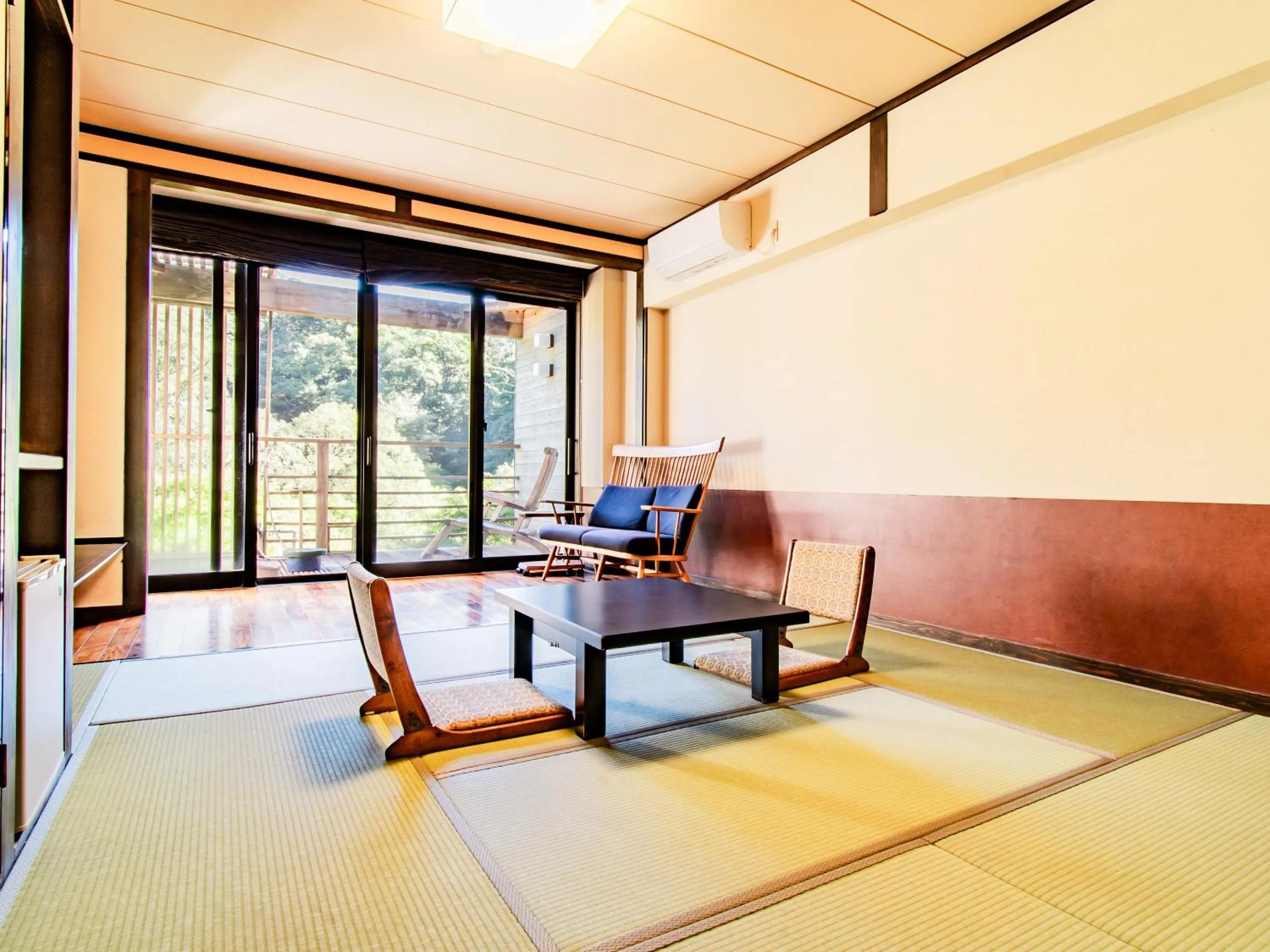 Photo of the whole room in Kirishima Momijidani Seiryuso
