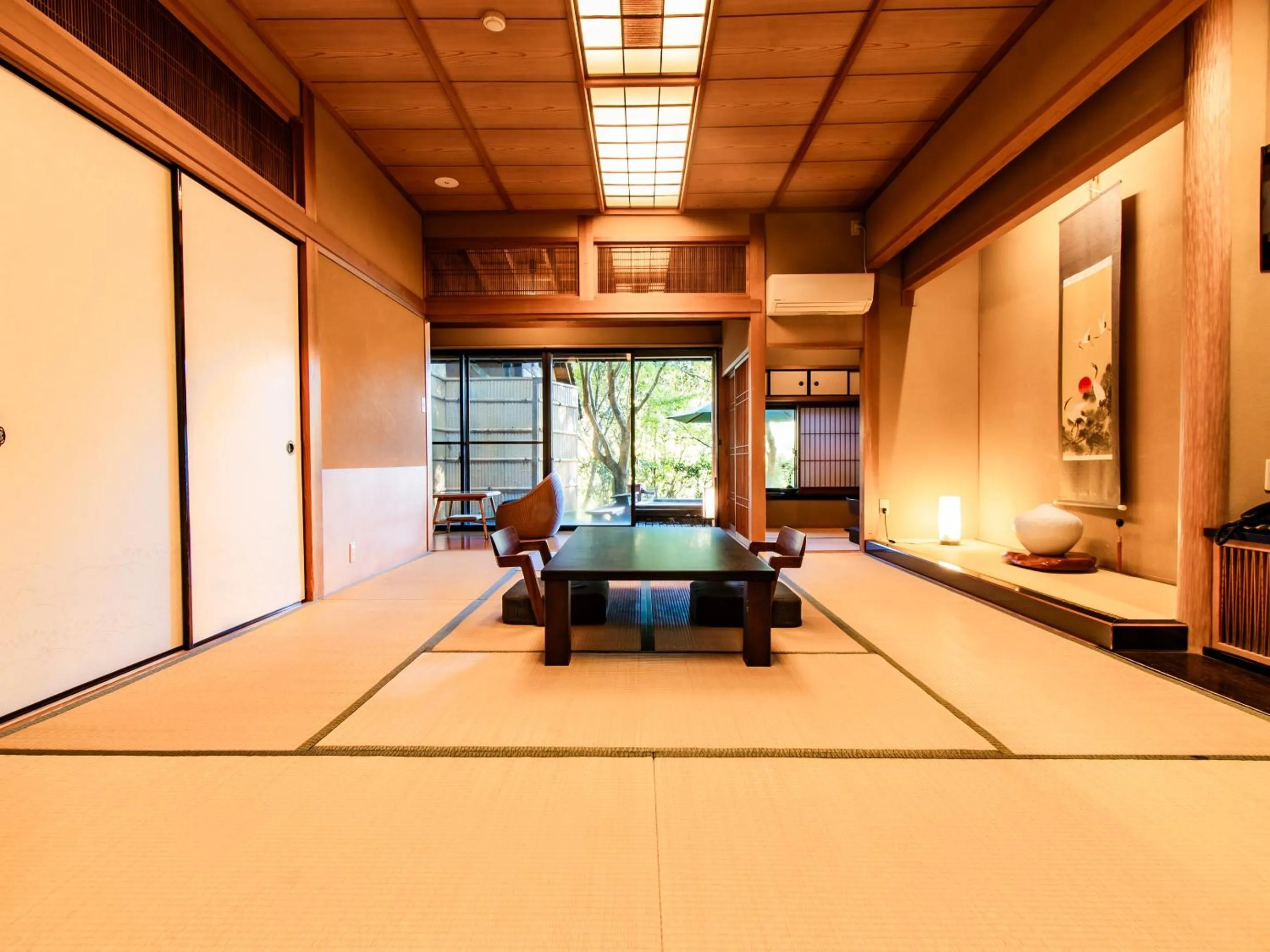 Photo of the whole room in Kirishima Momijidani Seiryuso