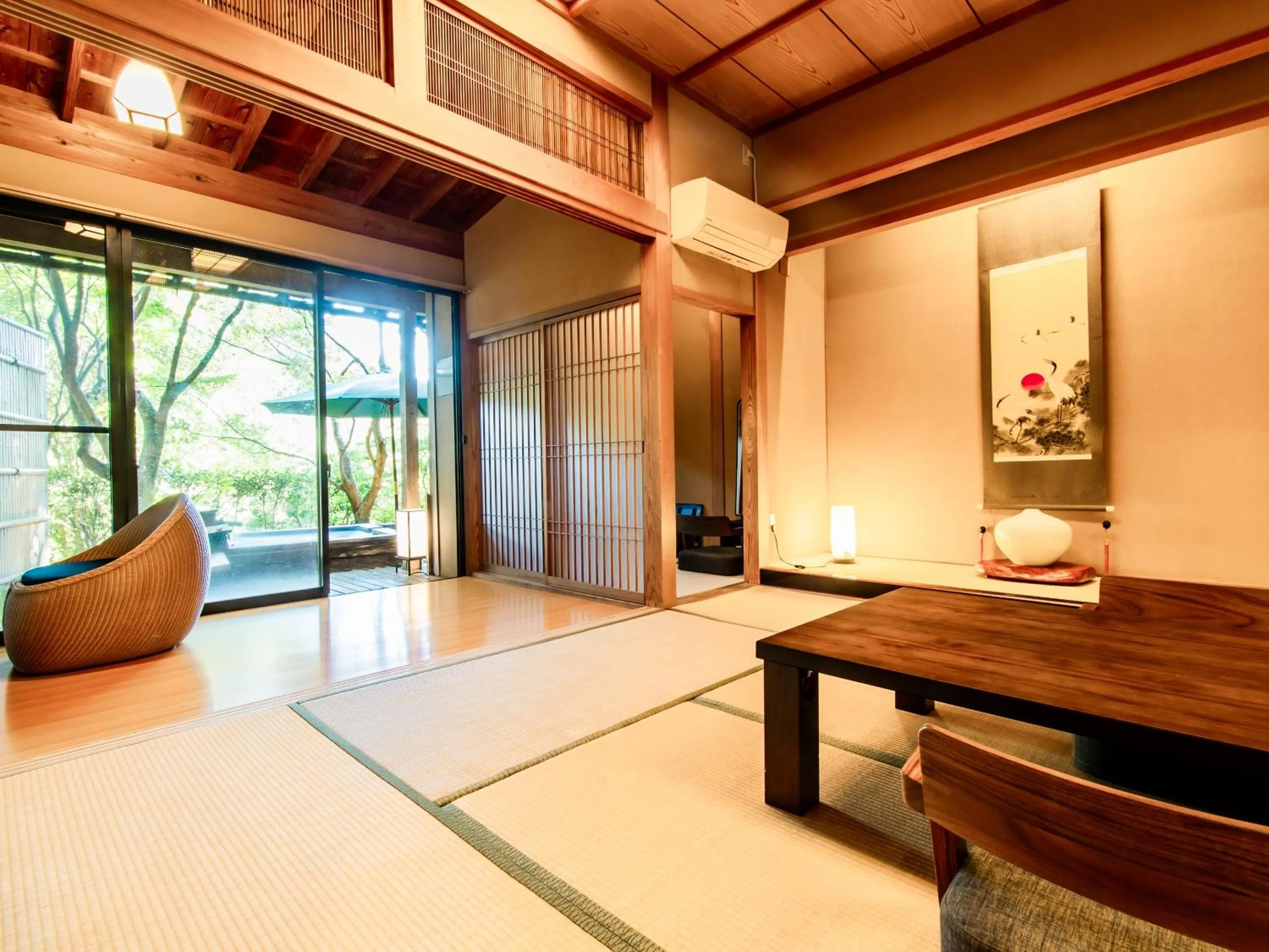 Photo of the whole room in Kirishima Momijidani Seiryuso