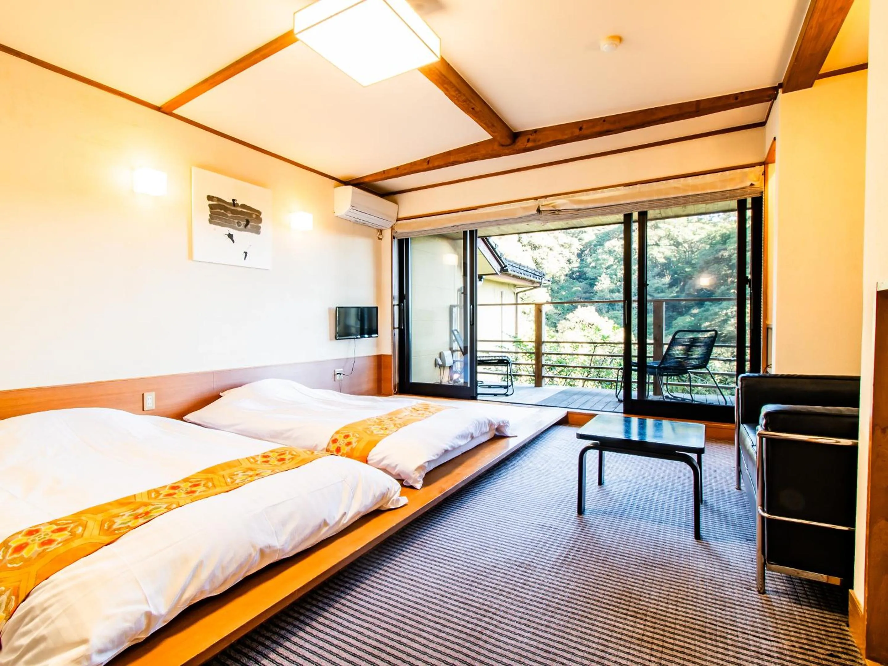 Photo of the whole room, Bed in Kirishima Momijidani Seiryuso