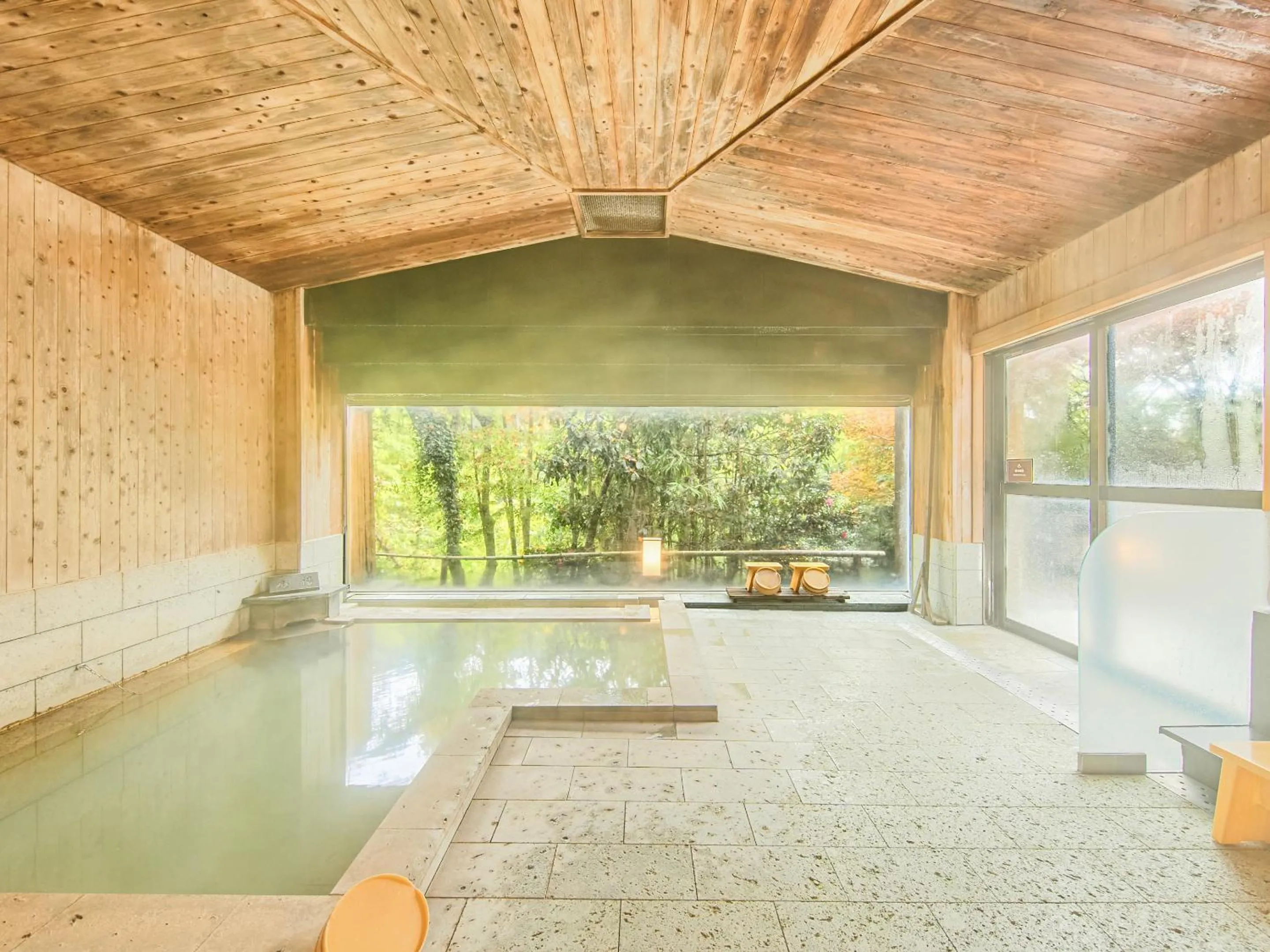 Public Bath in Kirishima Momijidani Seiryuso