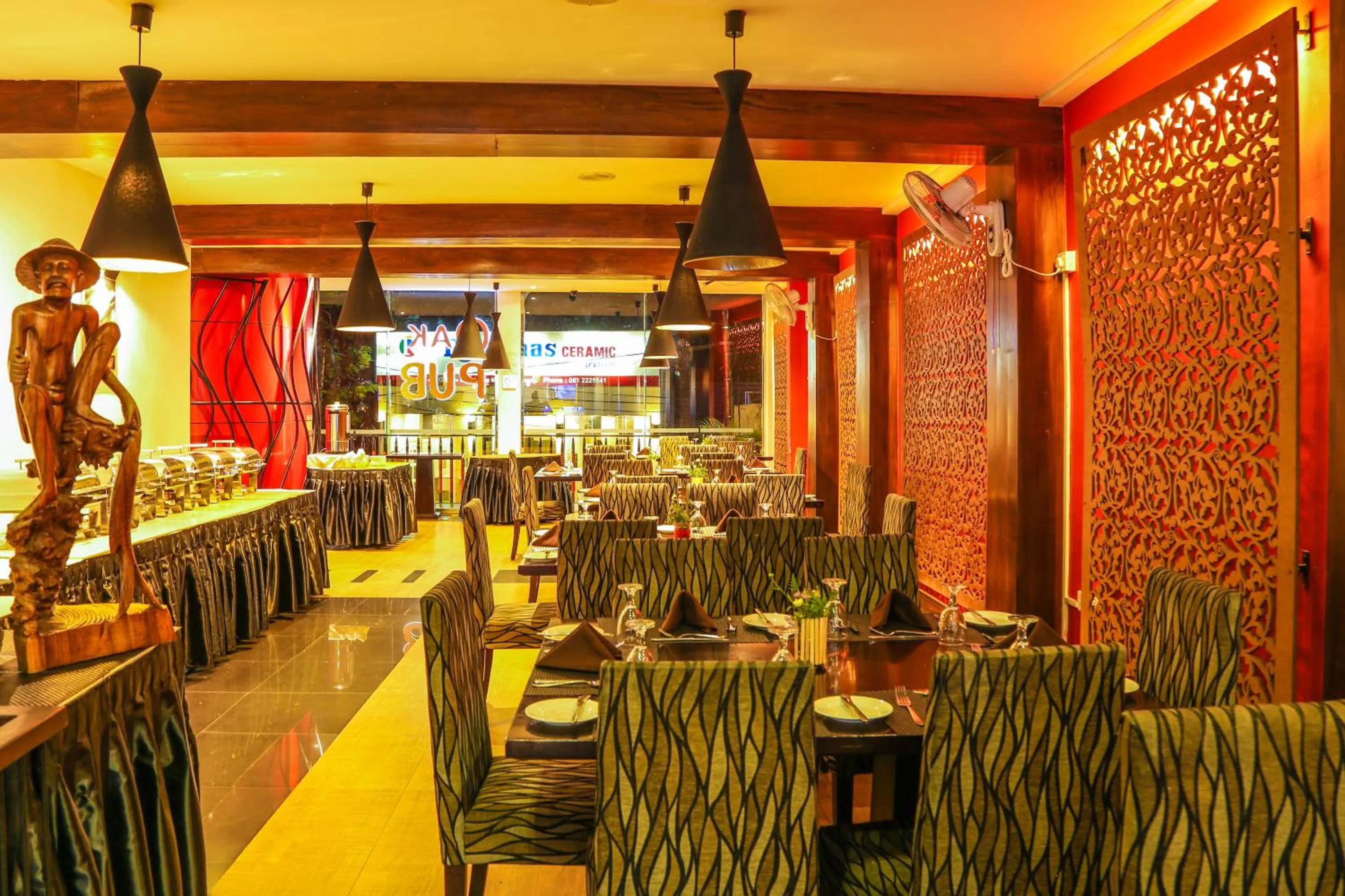 Dining area in Oak Ray City Hotel