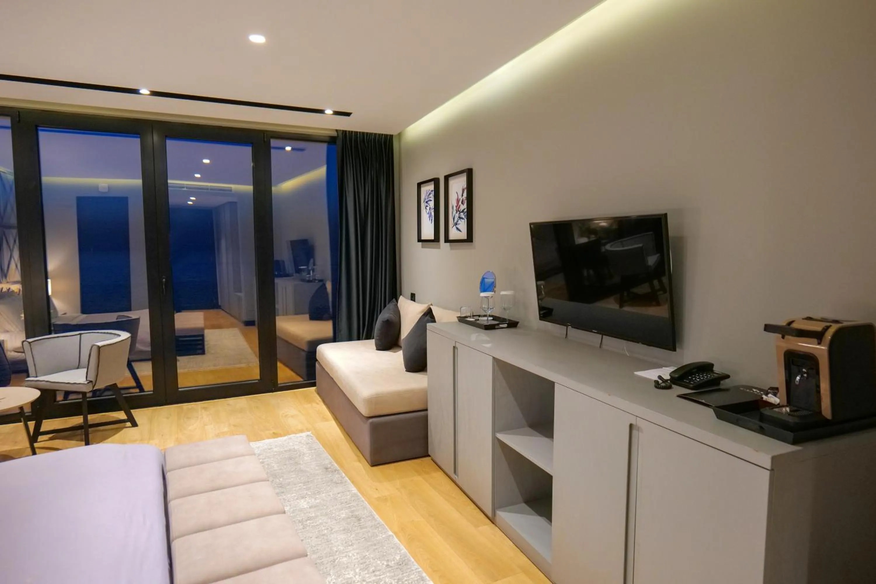 TV and multimedia in Hotel Miramare