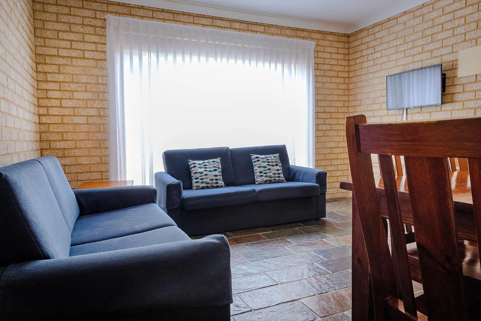 TV and multimedia in Busselton Villas and Glamping Village