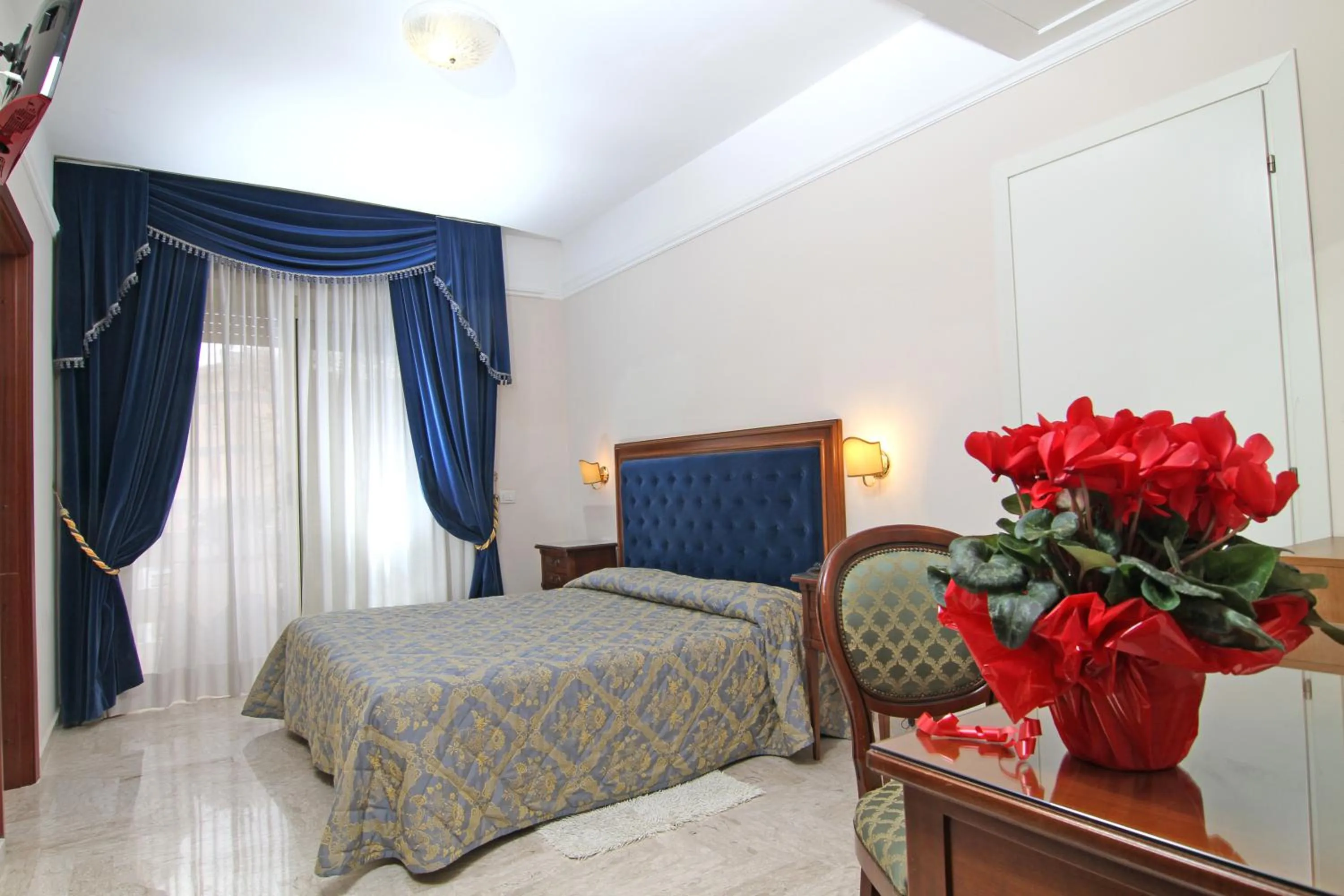 Bedroom, Bed in Mondial Park Hotel