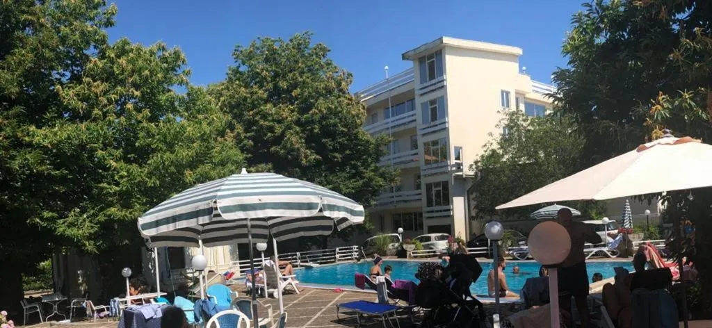 Swimming pool in Mondial Park Hotel