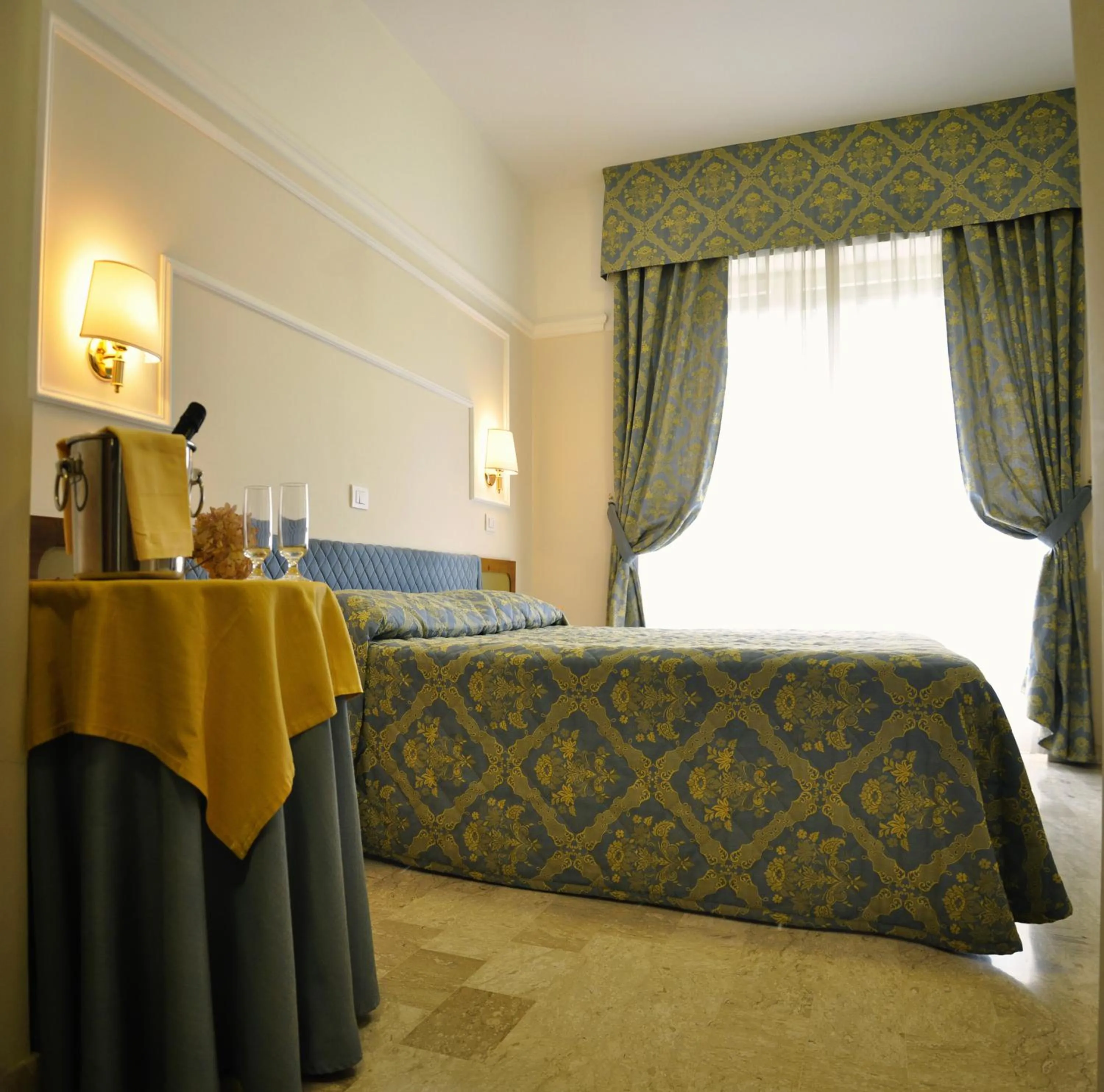 Bedroom, Bed in Mondial Park Hotel