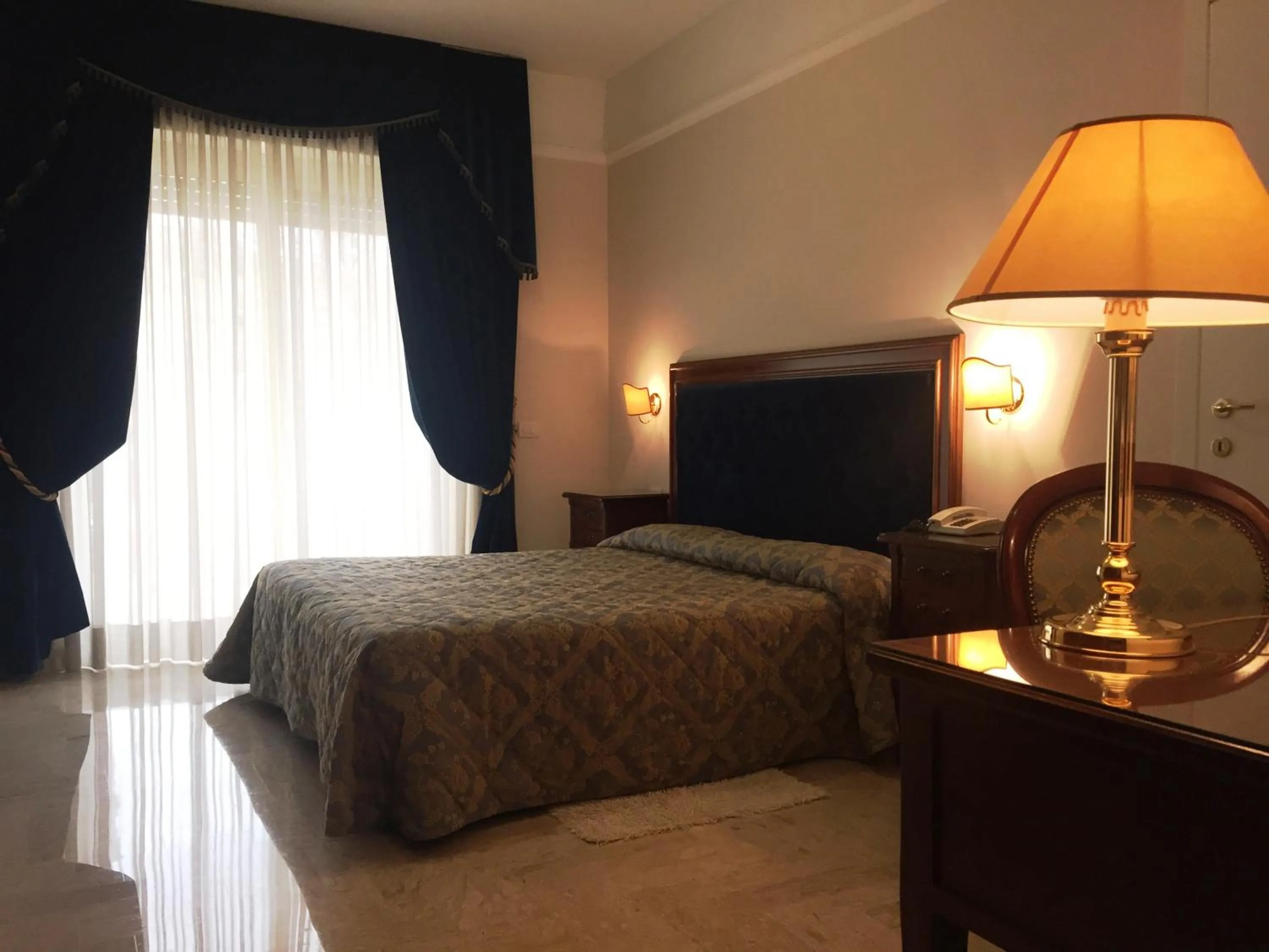 Day, Bed in Mondial Park Hotel