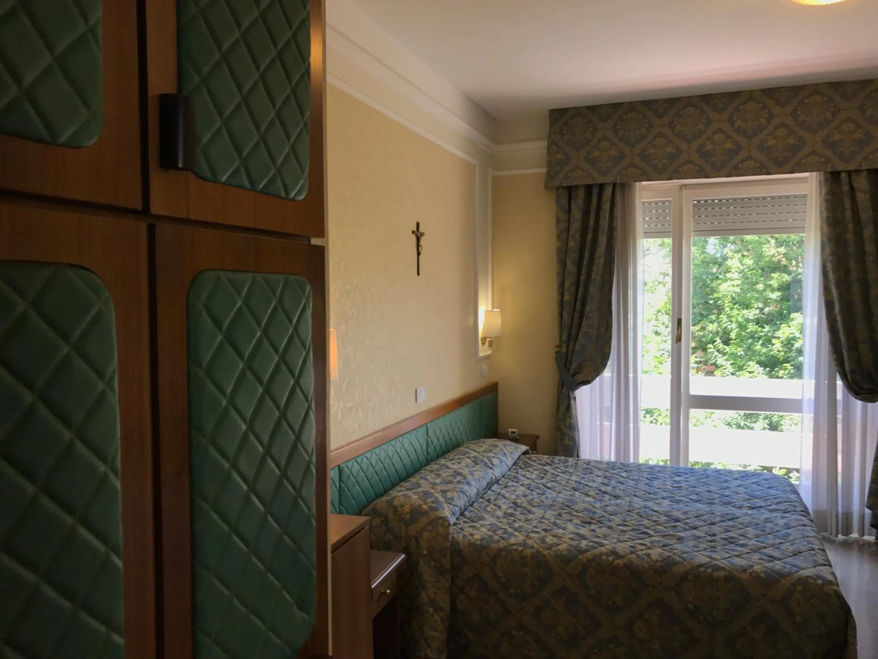 Bedroom, Bed in Mondial Park Hotel