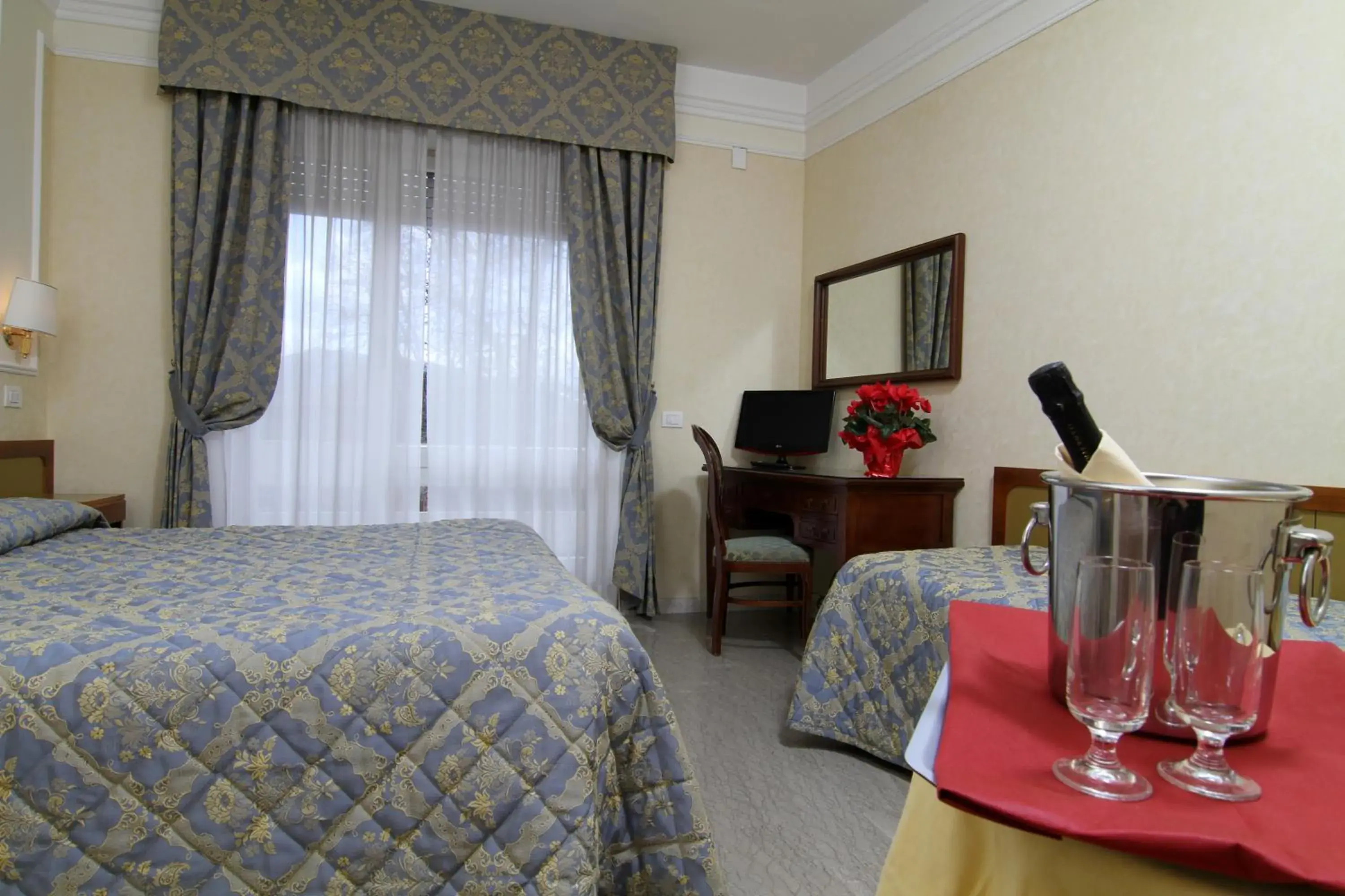 Standard Triple Room in Mondial Park Hotel Standard Triple Room in Mondial Park Hotel