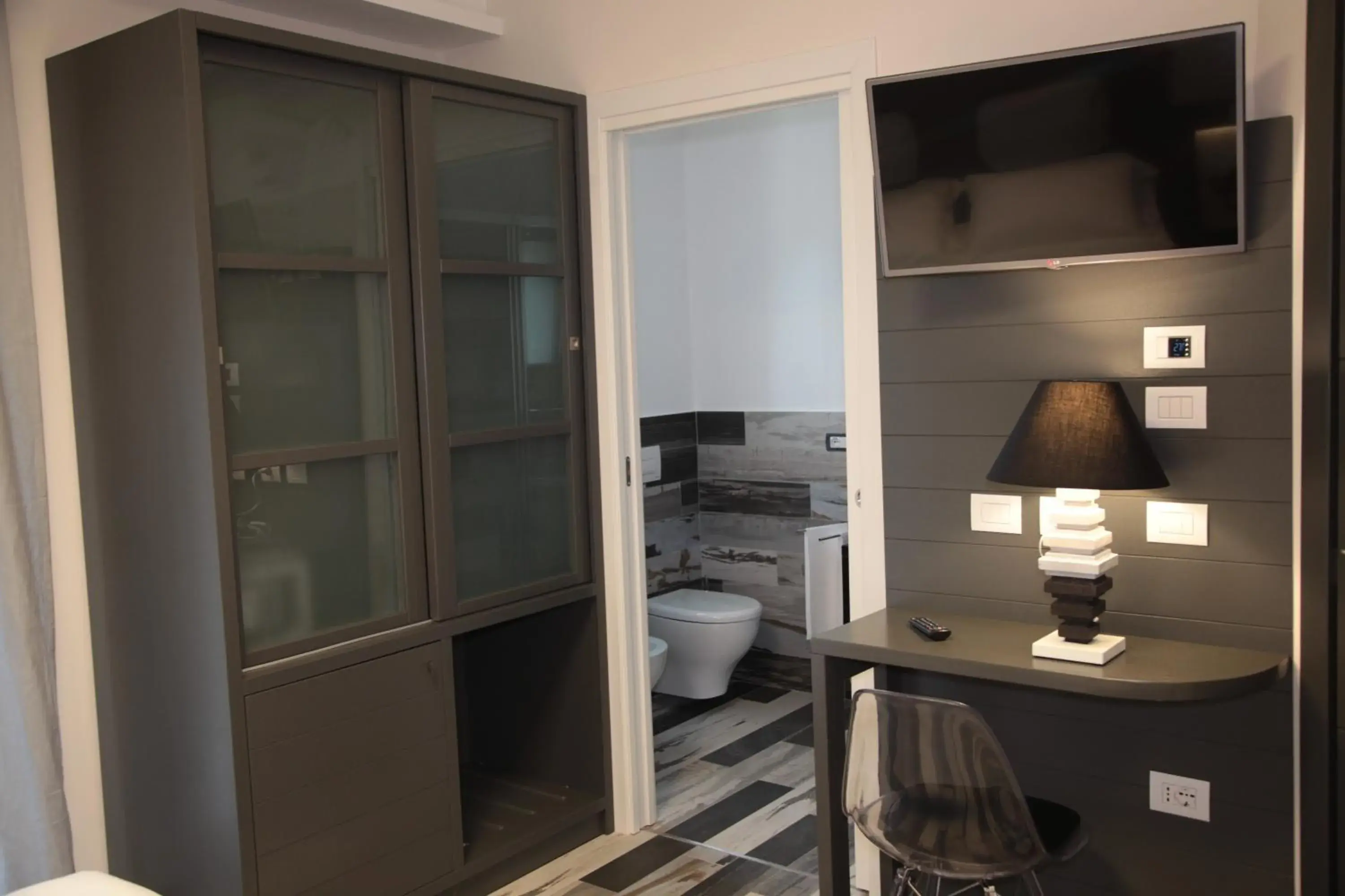 Double or Twin Room with Balcony in Residenza RoMa Double or Twin Room with Balcony in Residenza RoMa