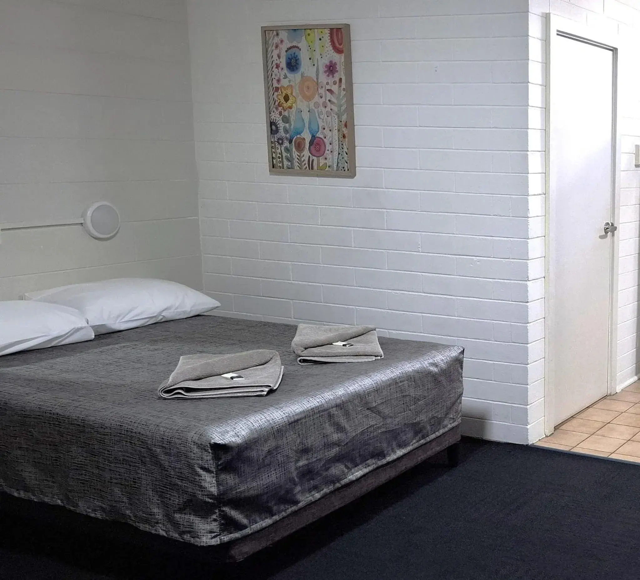 Comfort Quadruple Suite with Ensuite Bathroom in Burdekin Motor Inn Comfort Quadruple Suite with Ensuite Bathroom in Burdekin Motor Inn