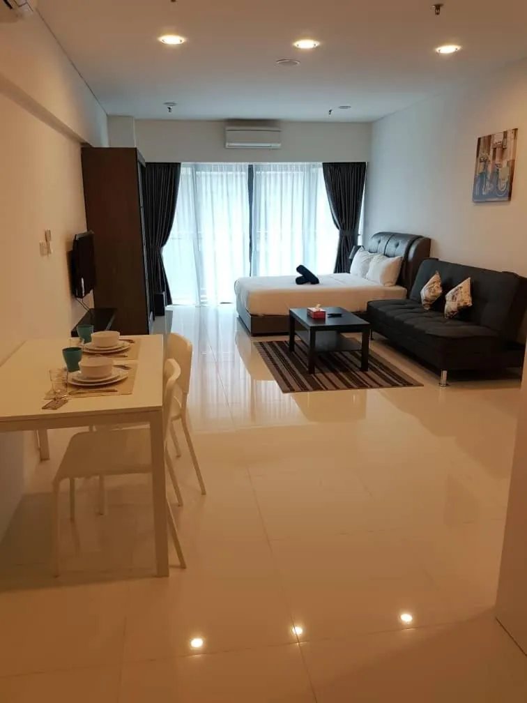 Summer Suites Studios