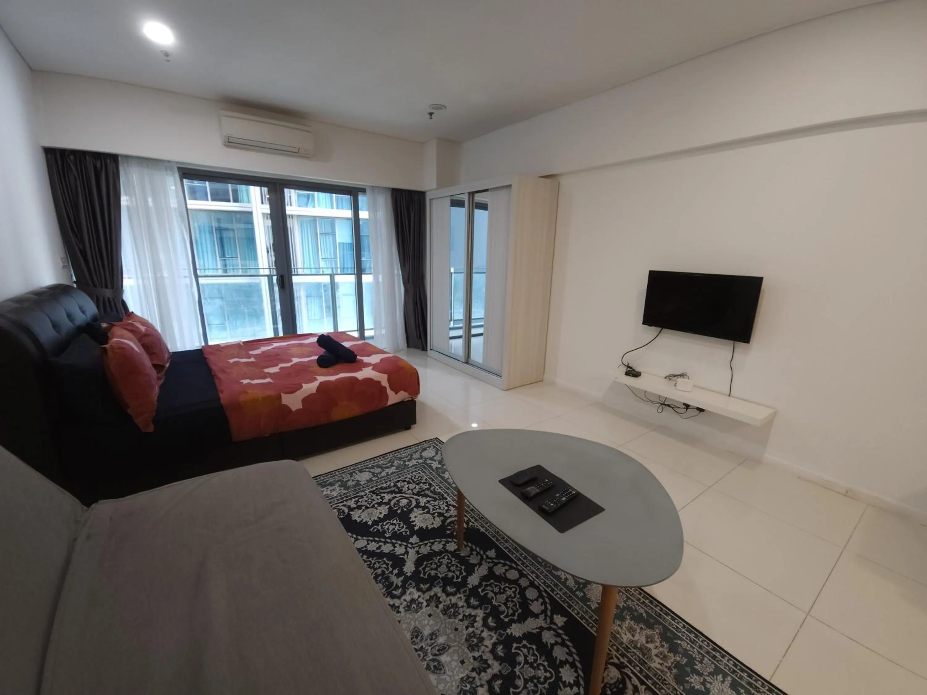 Bed in Summer Suites Studios