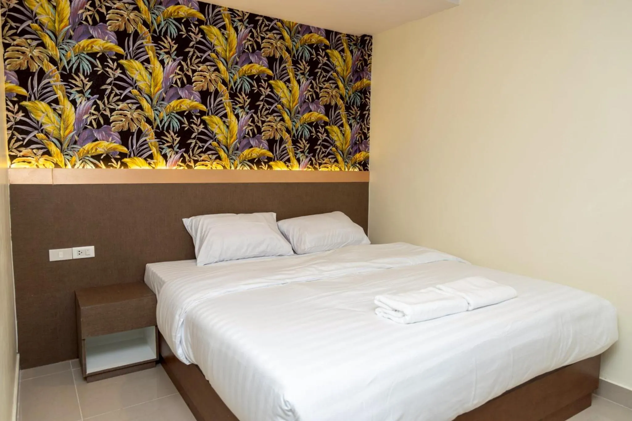 Bed in Sea Inn Pattaya