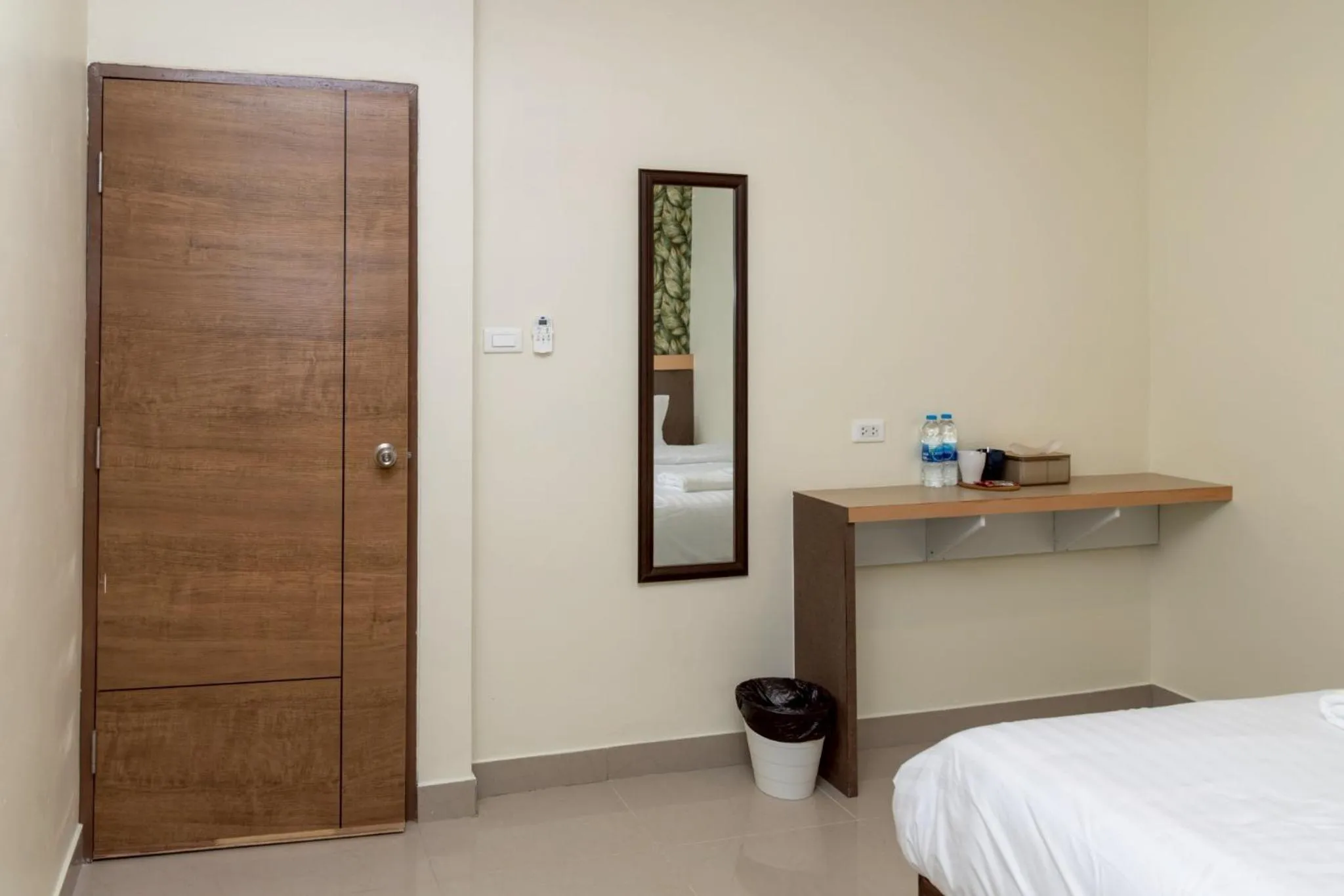 View (from property/room), Bed in Sea Inn Pattaya