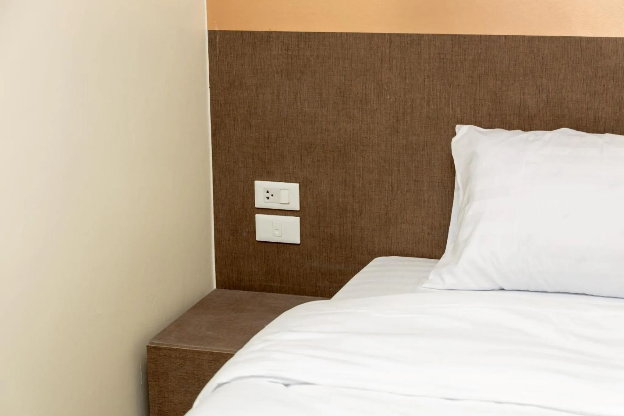 Bed in Sea Inn Pattaya