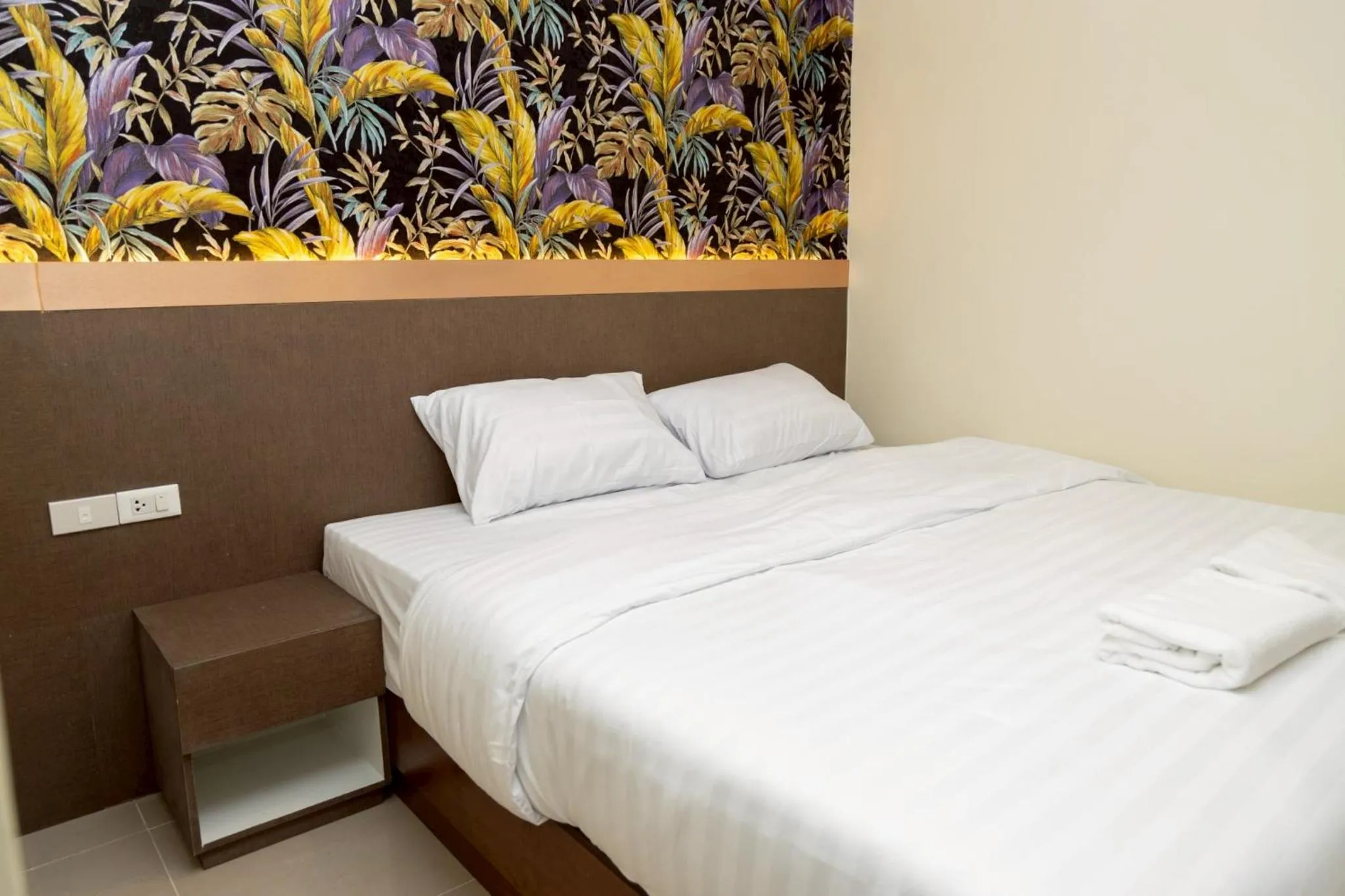 Bed in Sea Inn Pattaya