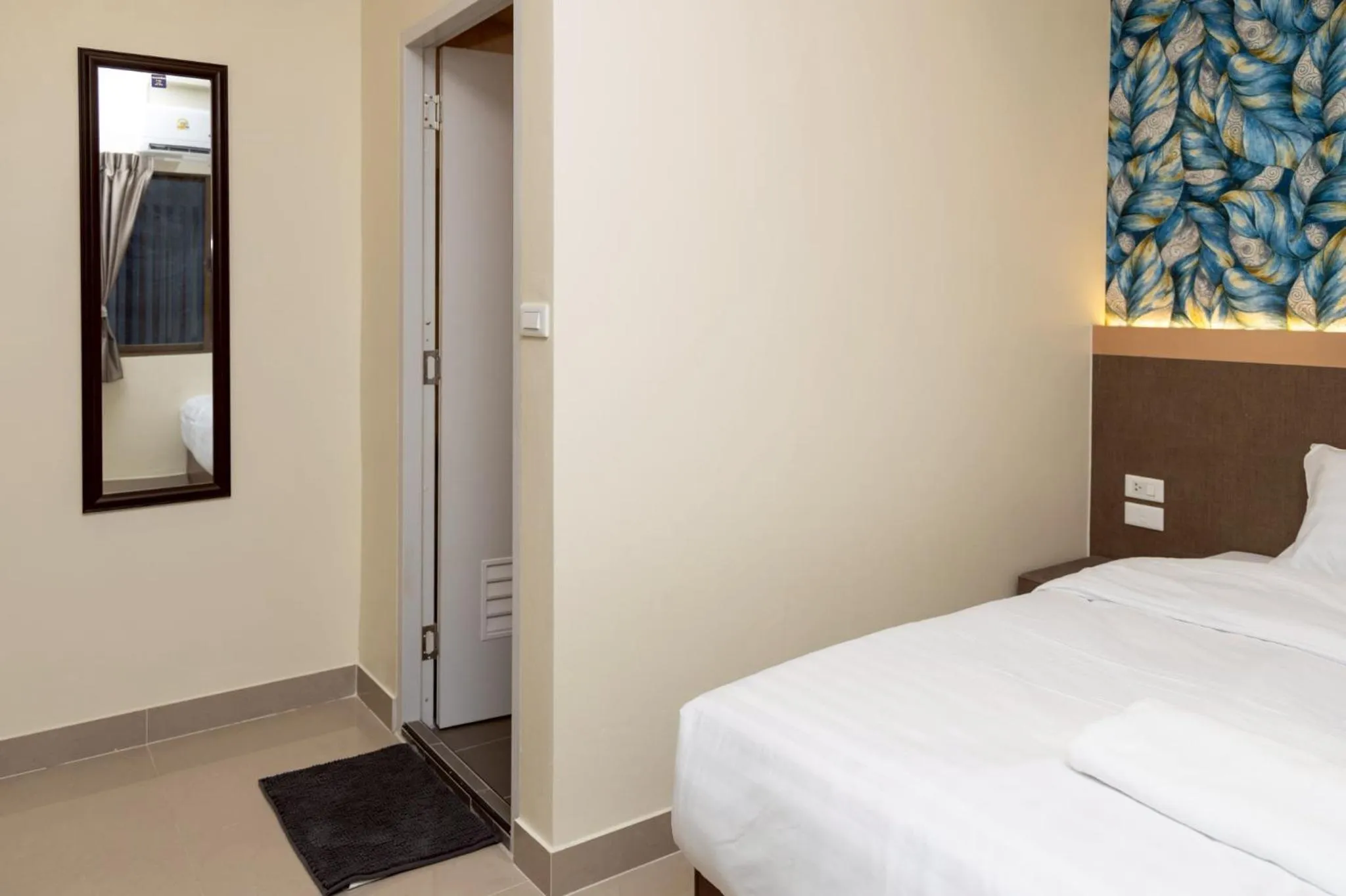 View (from property/room), Bed in Sea Inn Pattaya