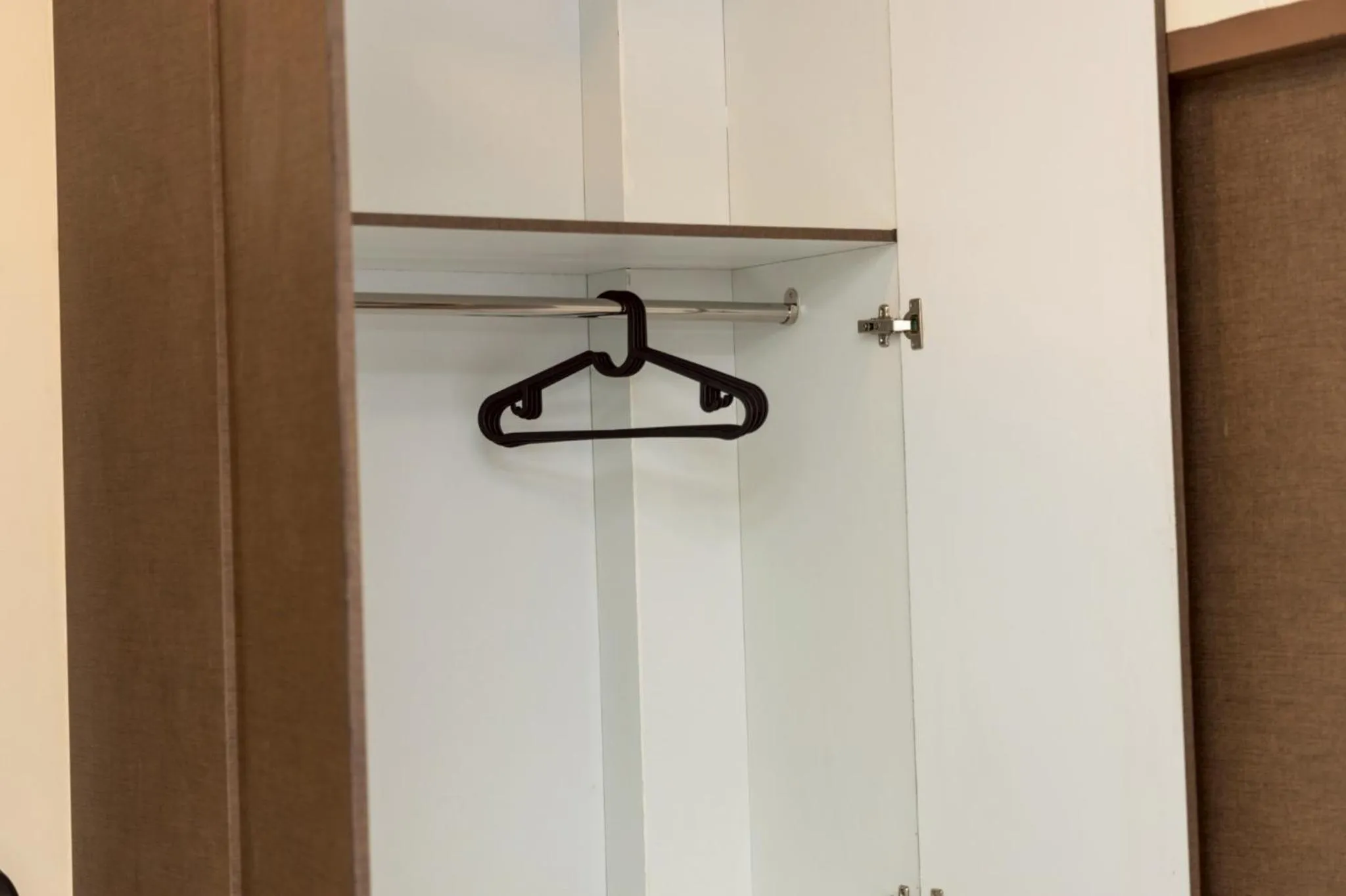 wardrobe in Sea Inn Pattaya