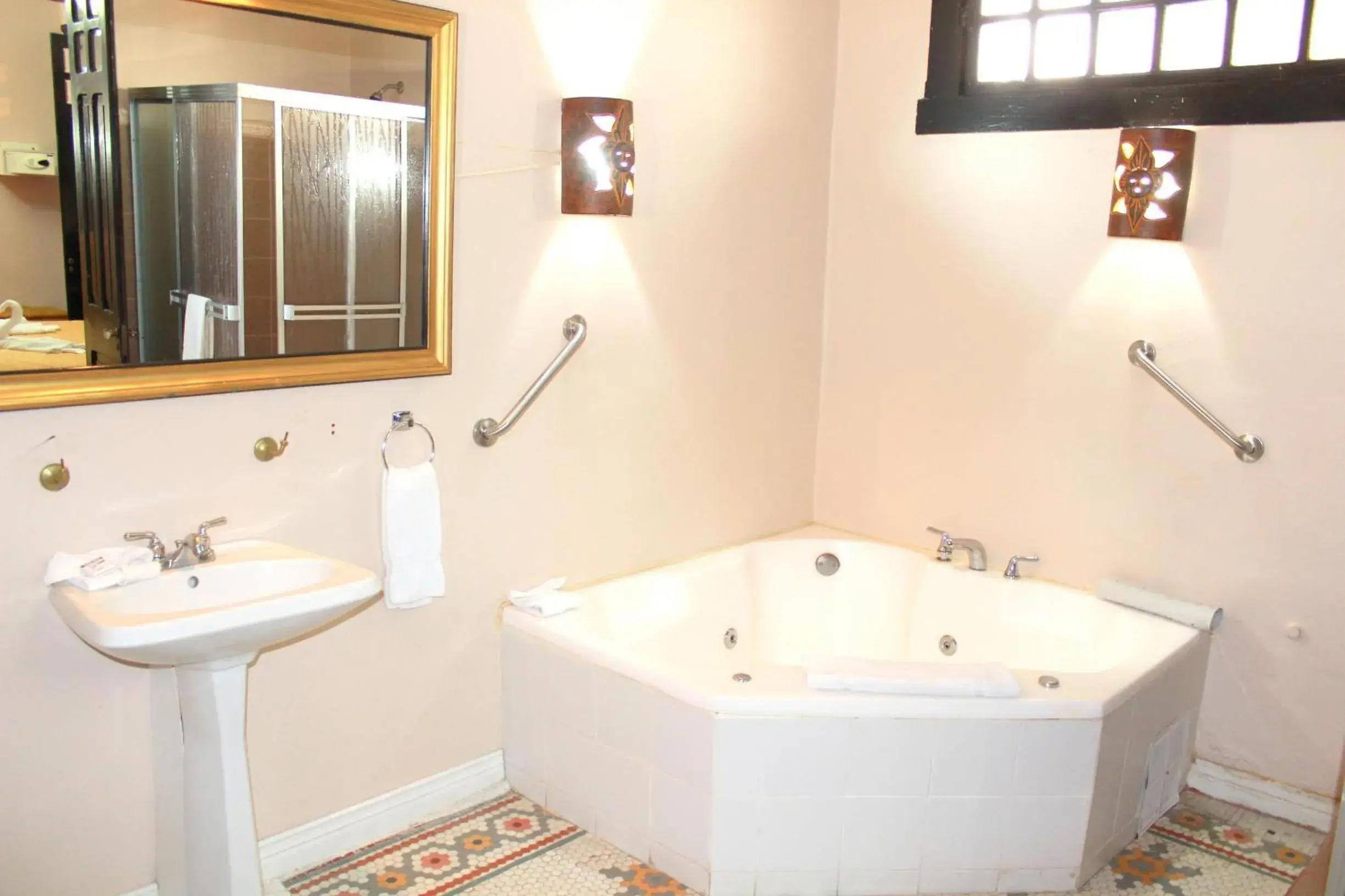 King Suite with Spa Bath in Sportsmens Lodge - Gentlemen's Club King Suite with Spa Bath in Sportsmens Lodge - Gentlemen's Club