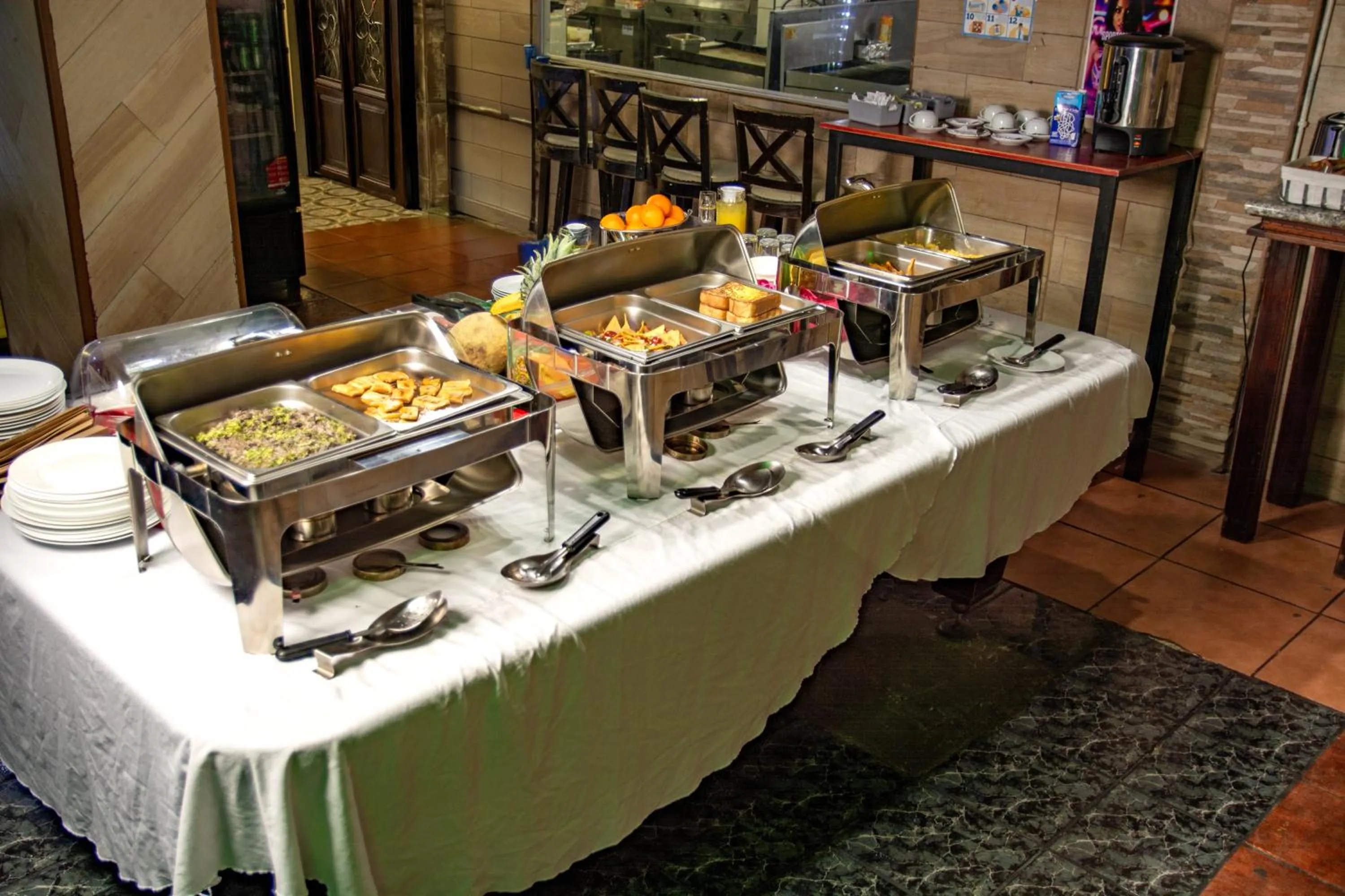 Buffet breakfast in Sportsmens Lodge - Gentlemen's Club