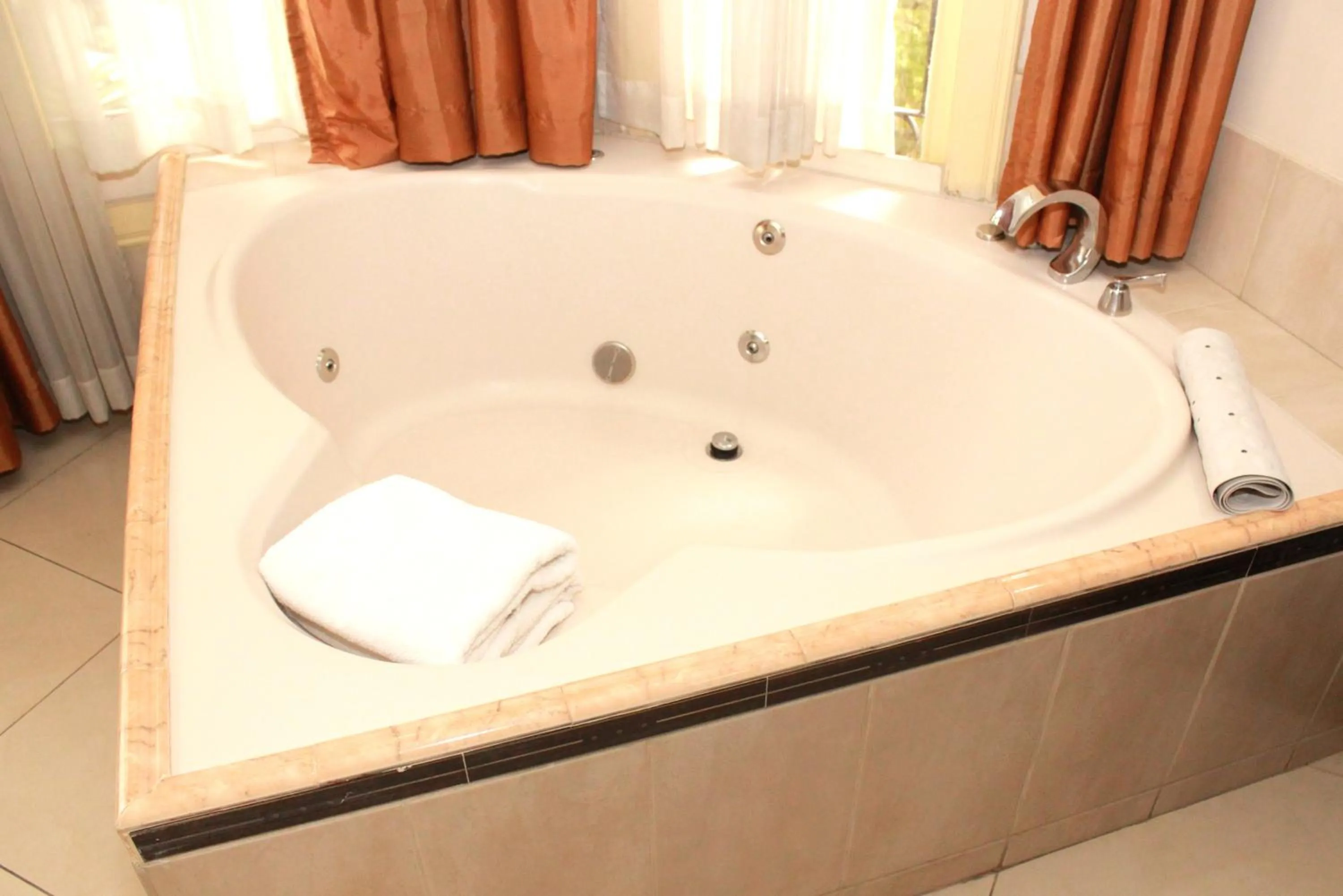 Bathroom in Sportsmens Lodge - Gentlemen's Club