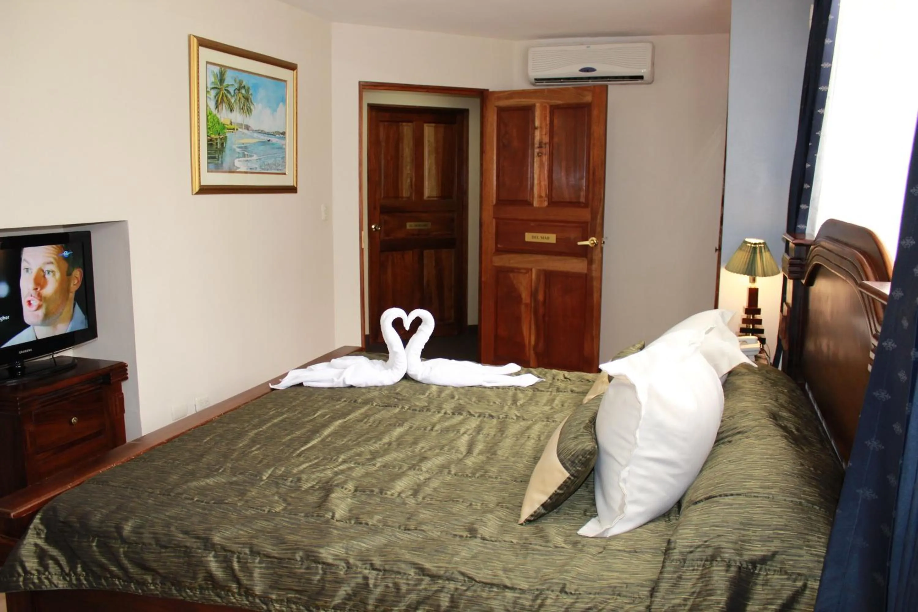 Bedroom, Bed in Sportsmens Lodge - Gentlemen's Club