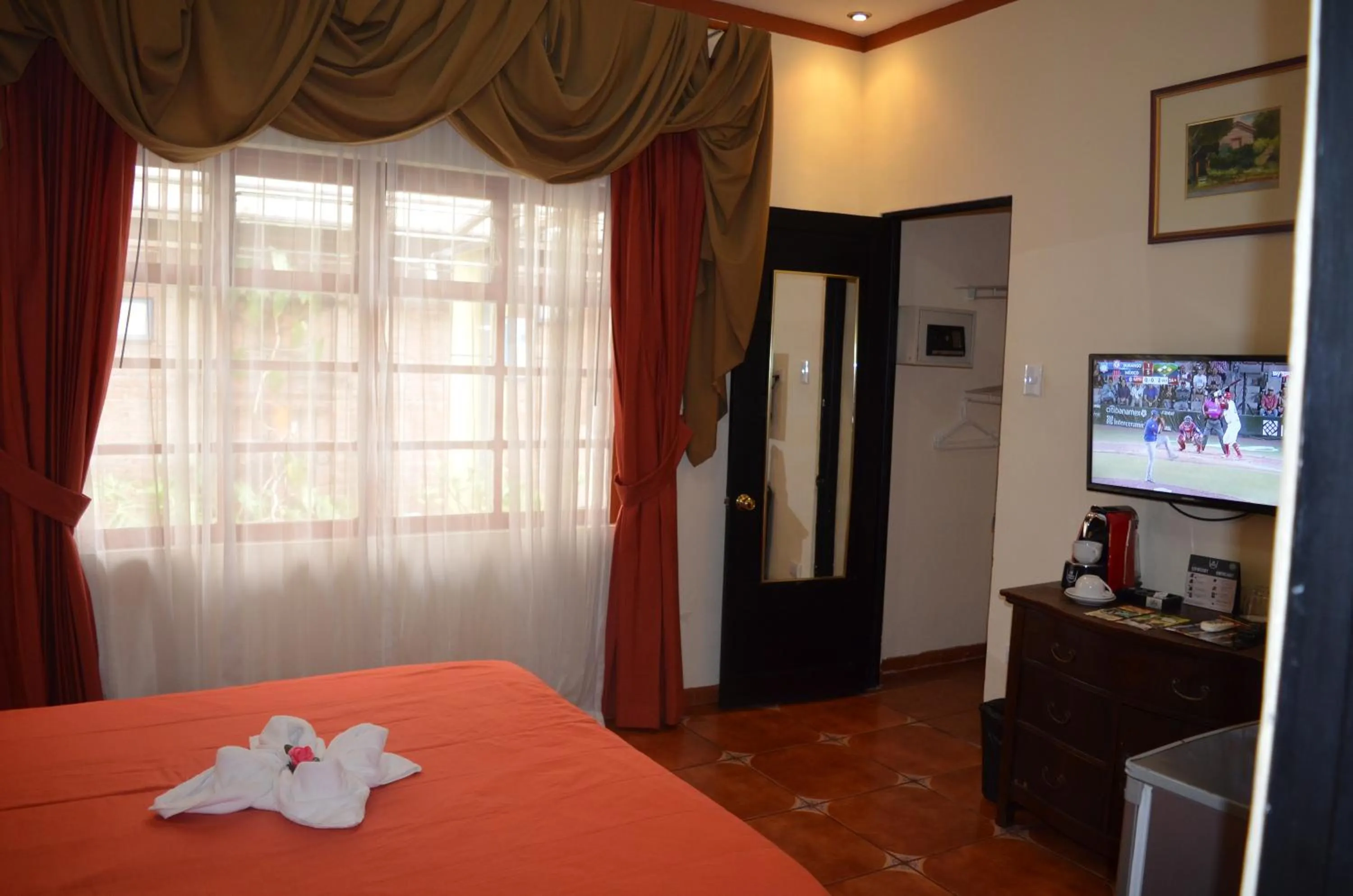 Bed in Sportsmens Lodge - Gentlemen's Club