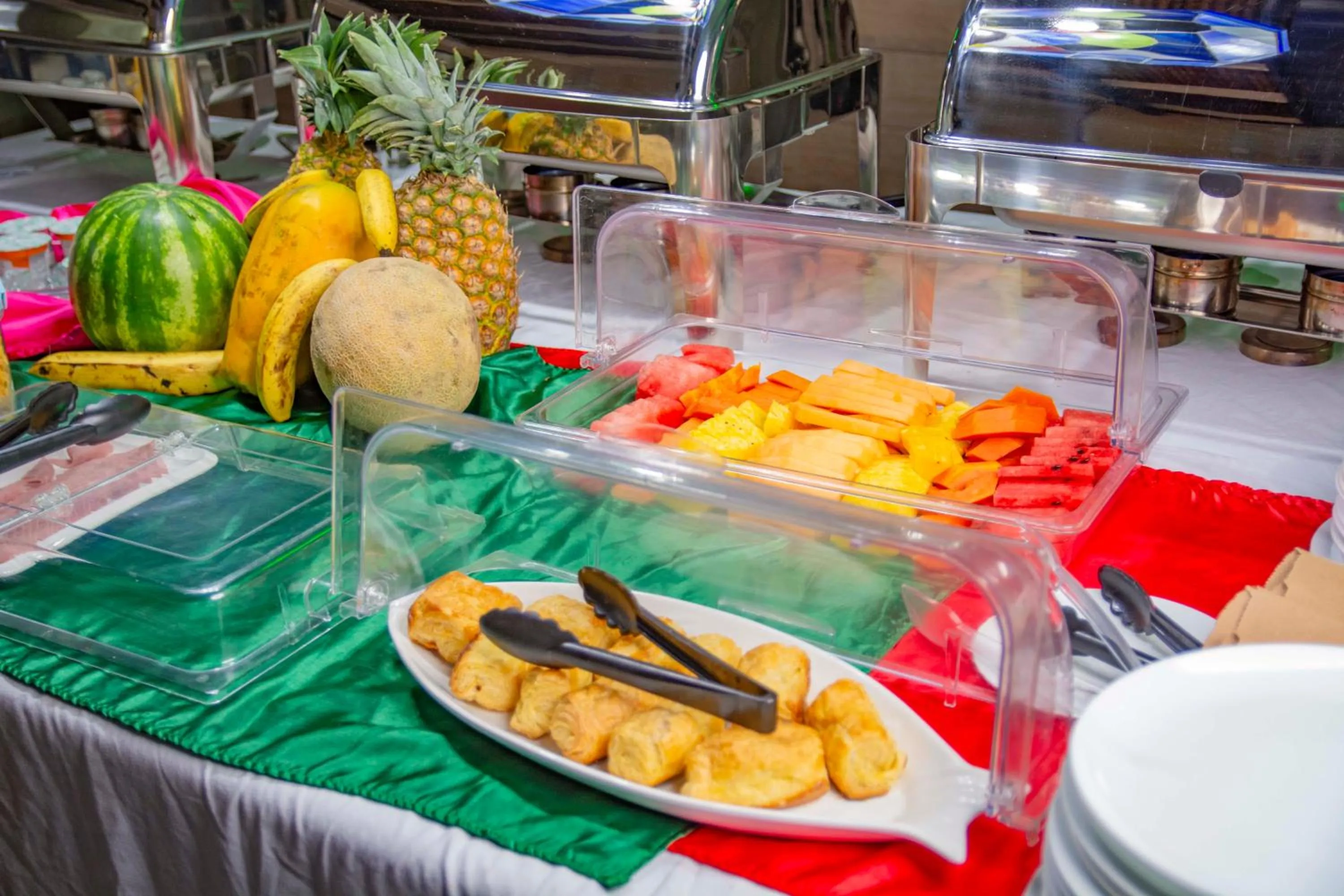 Buffet breakfast in Sportsmens Lodge - Gentlemen's Club