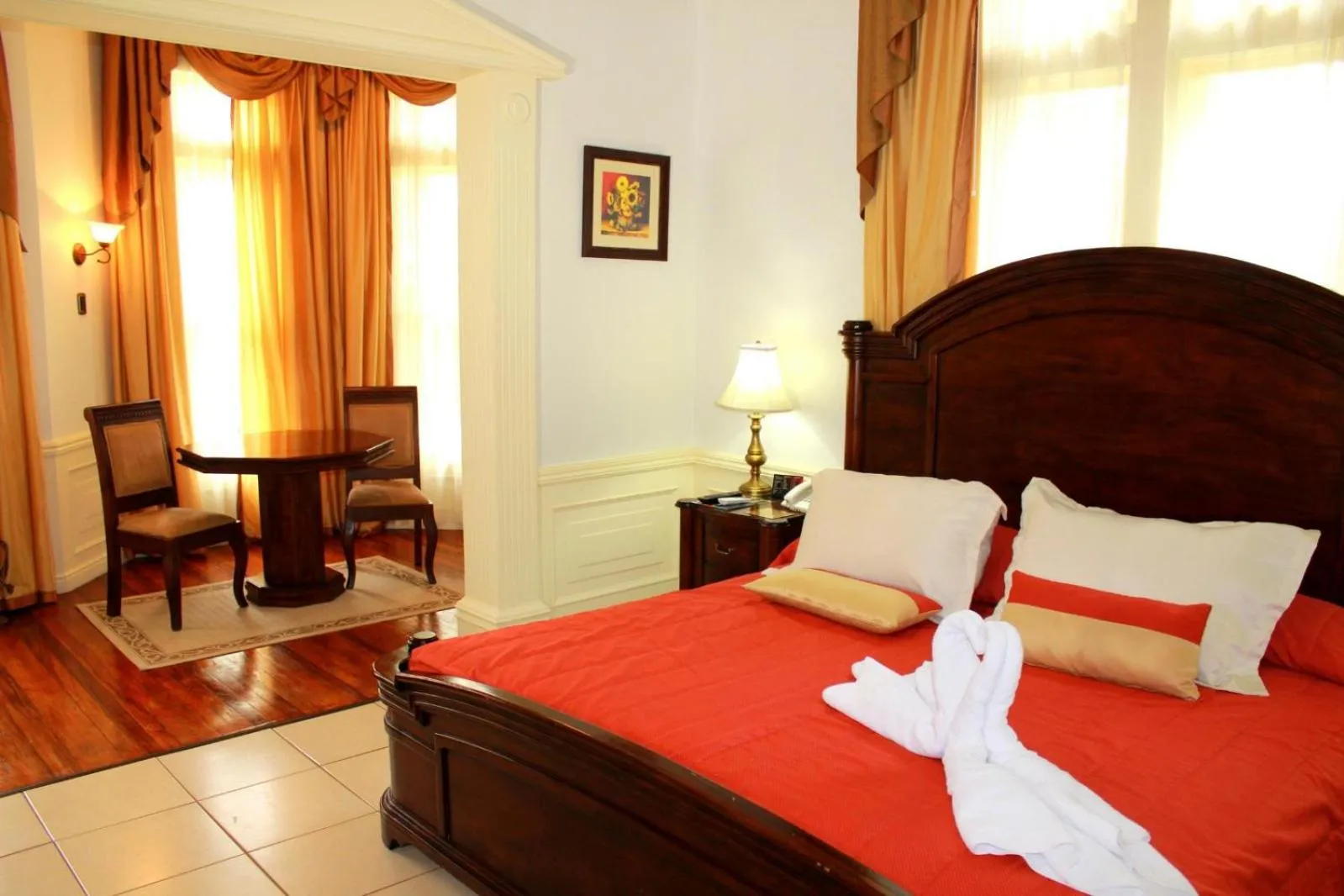 Photo of the whole room, Bed in Sportsmens Lodge - Gentlemen's Club