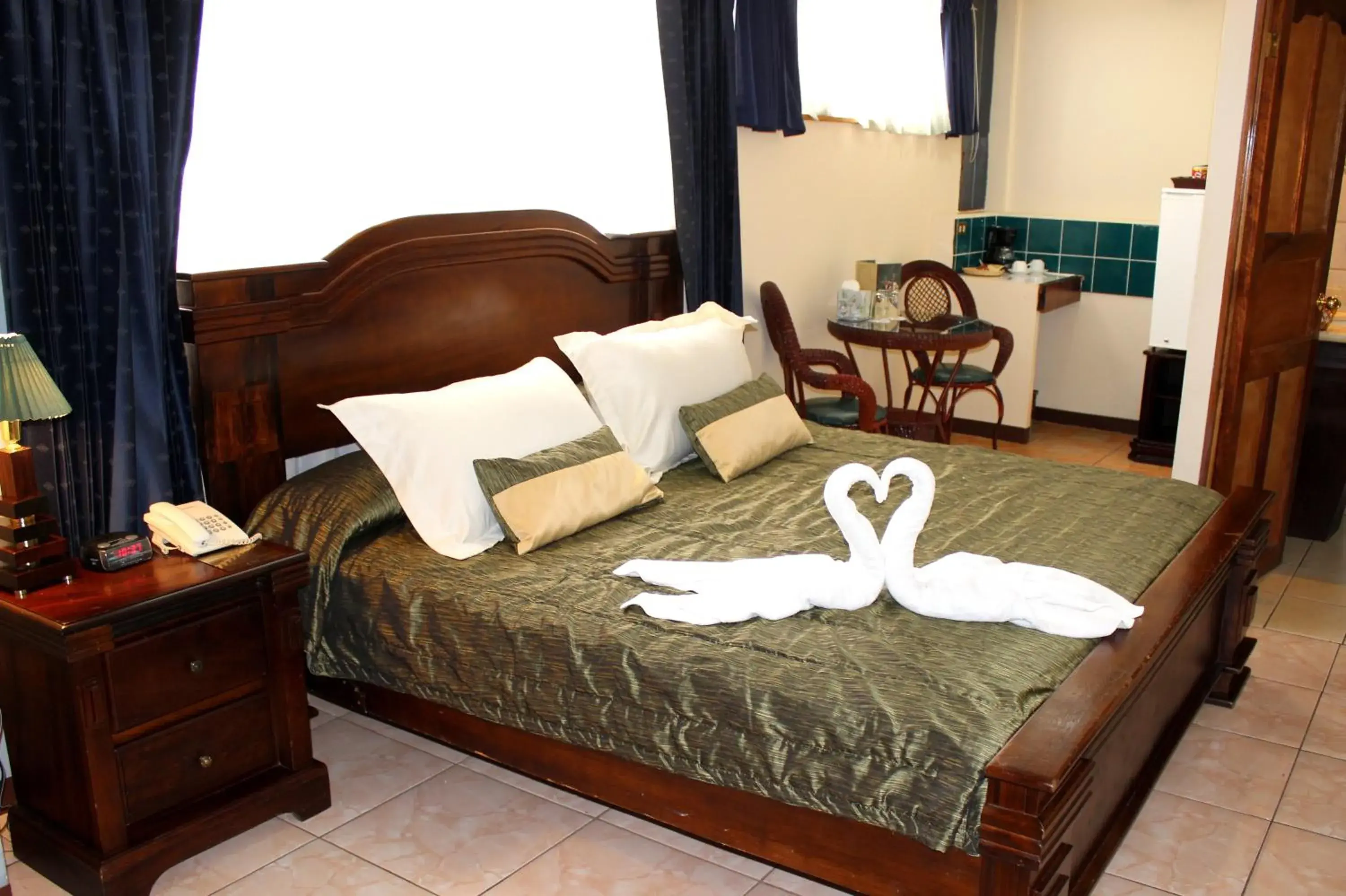 Deluxe King Room in Sportsmens Lodge - Gentlemen's Club Deluxe King Room in Sportsmens Lodge - Gentlemen's Club