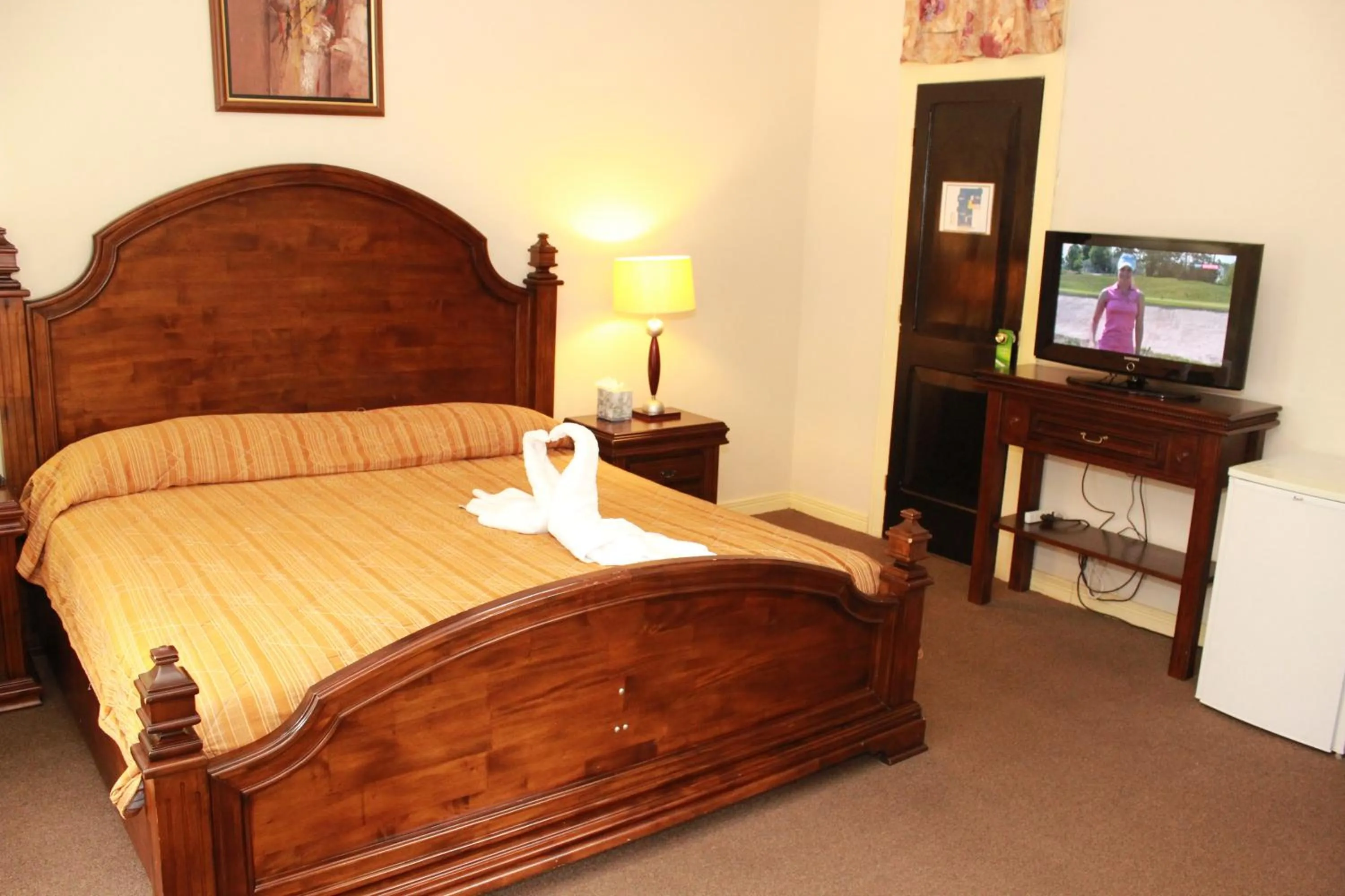 Bedroom, Bed in Sportsmens Lodge - Gentlemen's Club