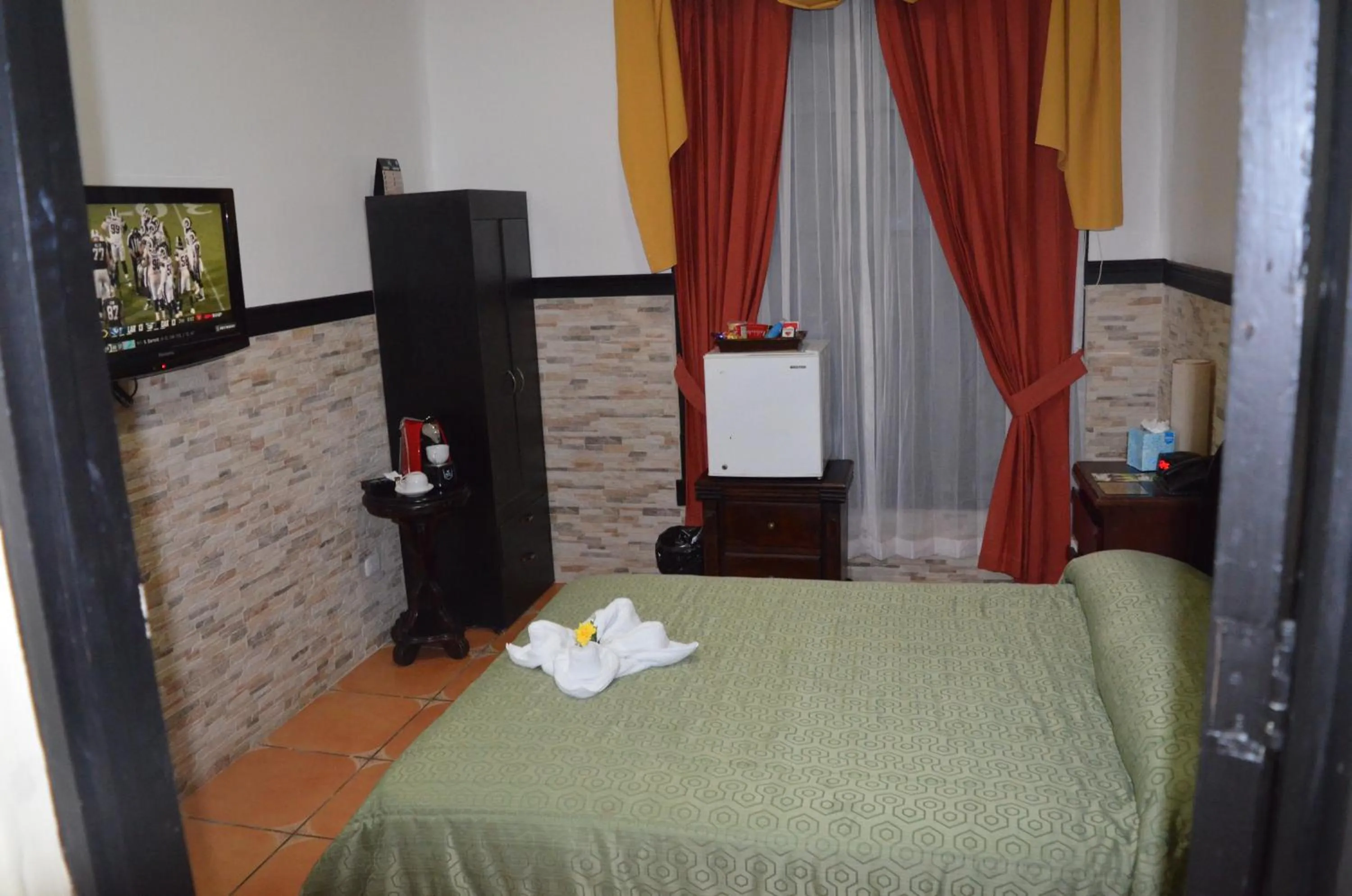 Bed in Sportsmens Lodge - Gentlemen's Club