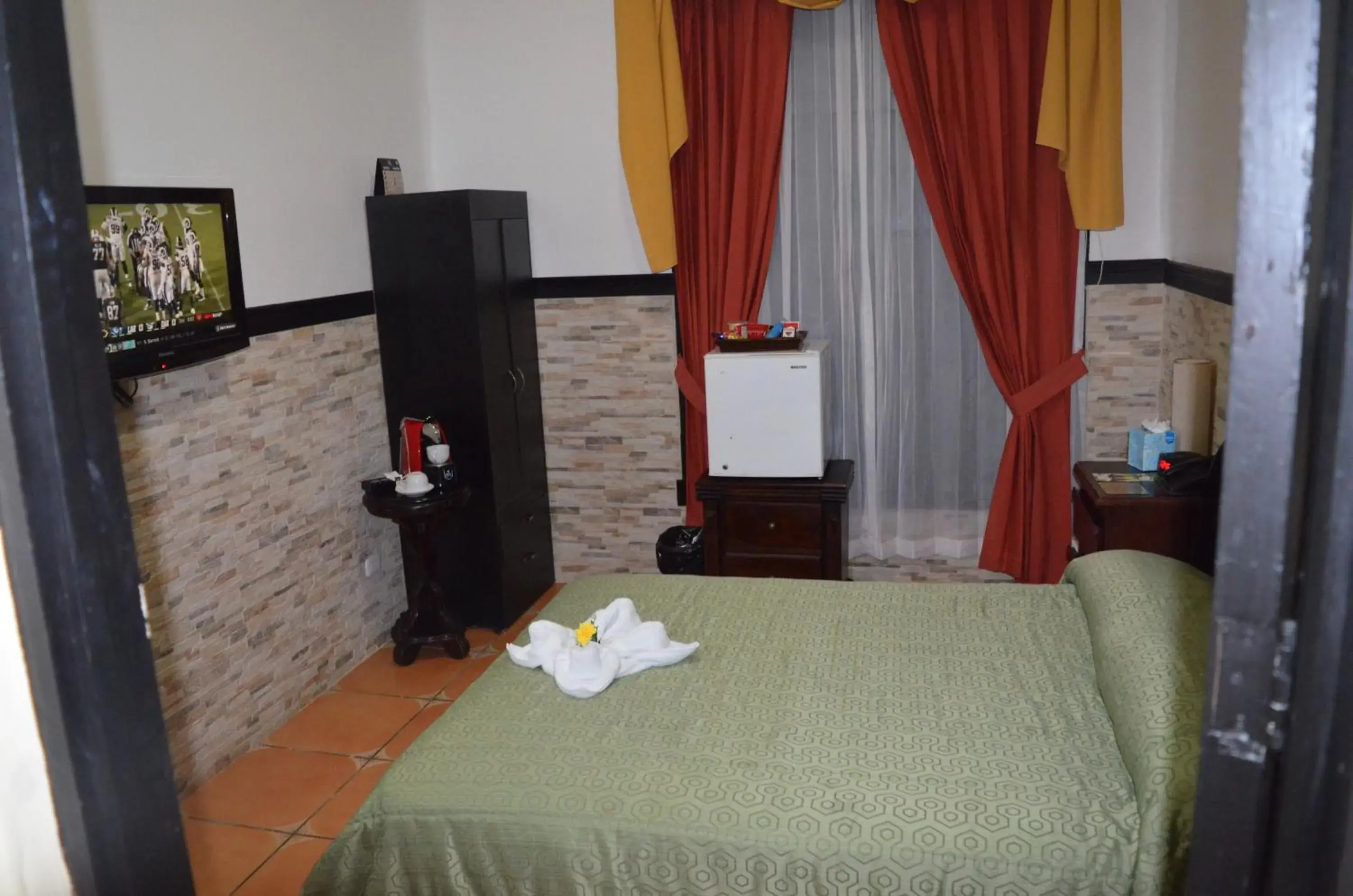 Standard Queen Room in Sportsmens Lodge - Gentlemen's Club Standard Queen Room in Sportsmens Lodge - Gentlemen's Club