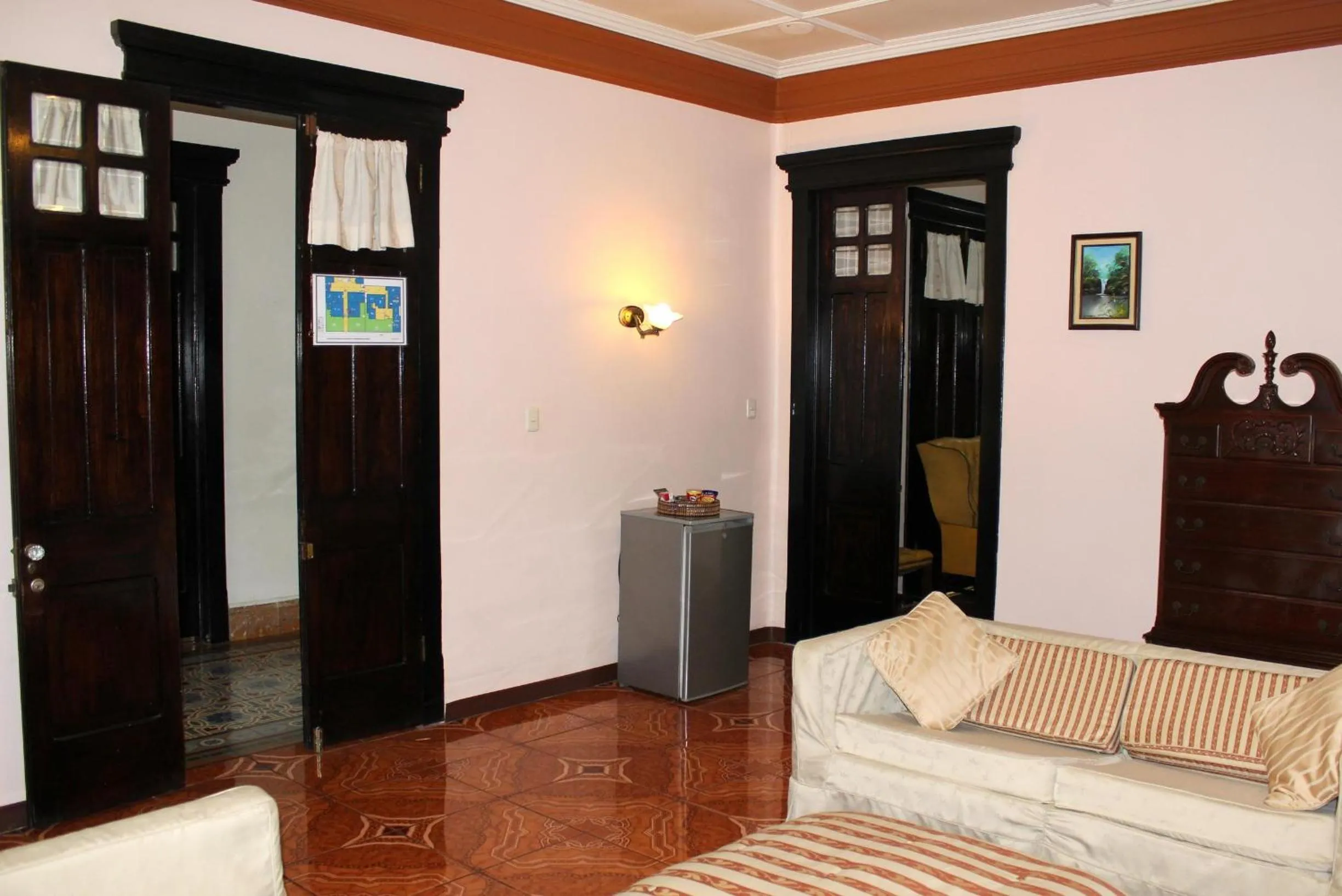 Living room in Sportsmens Lodge - Gentlemen's Club