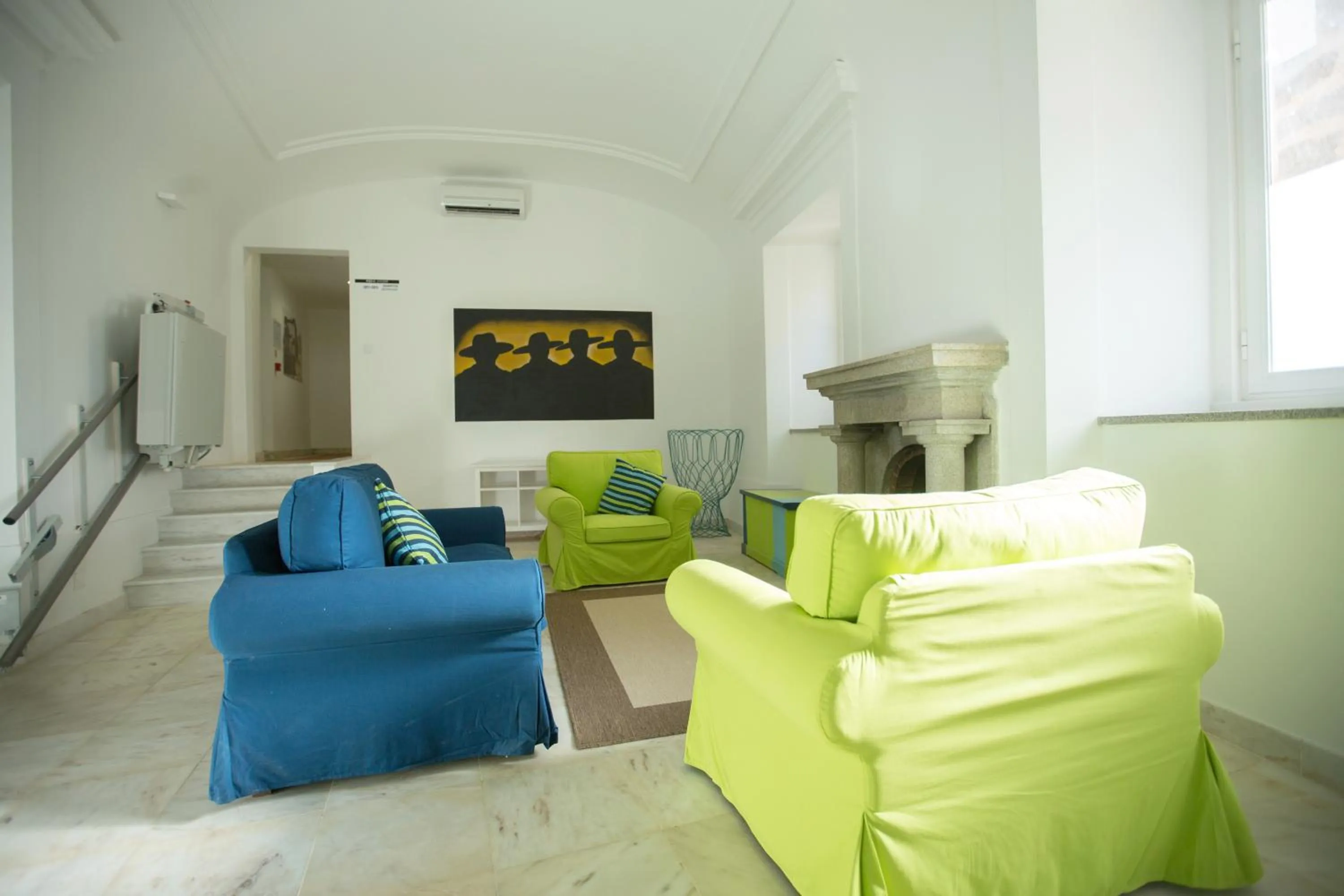 Communal lounge/ TV room in HI Évora – Pousada de Juventude