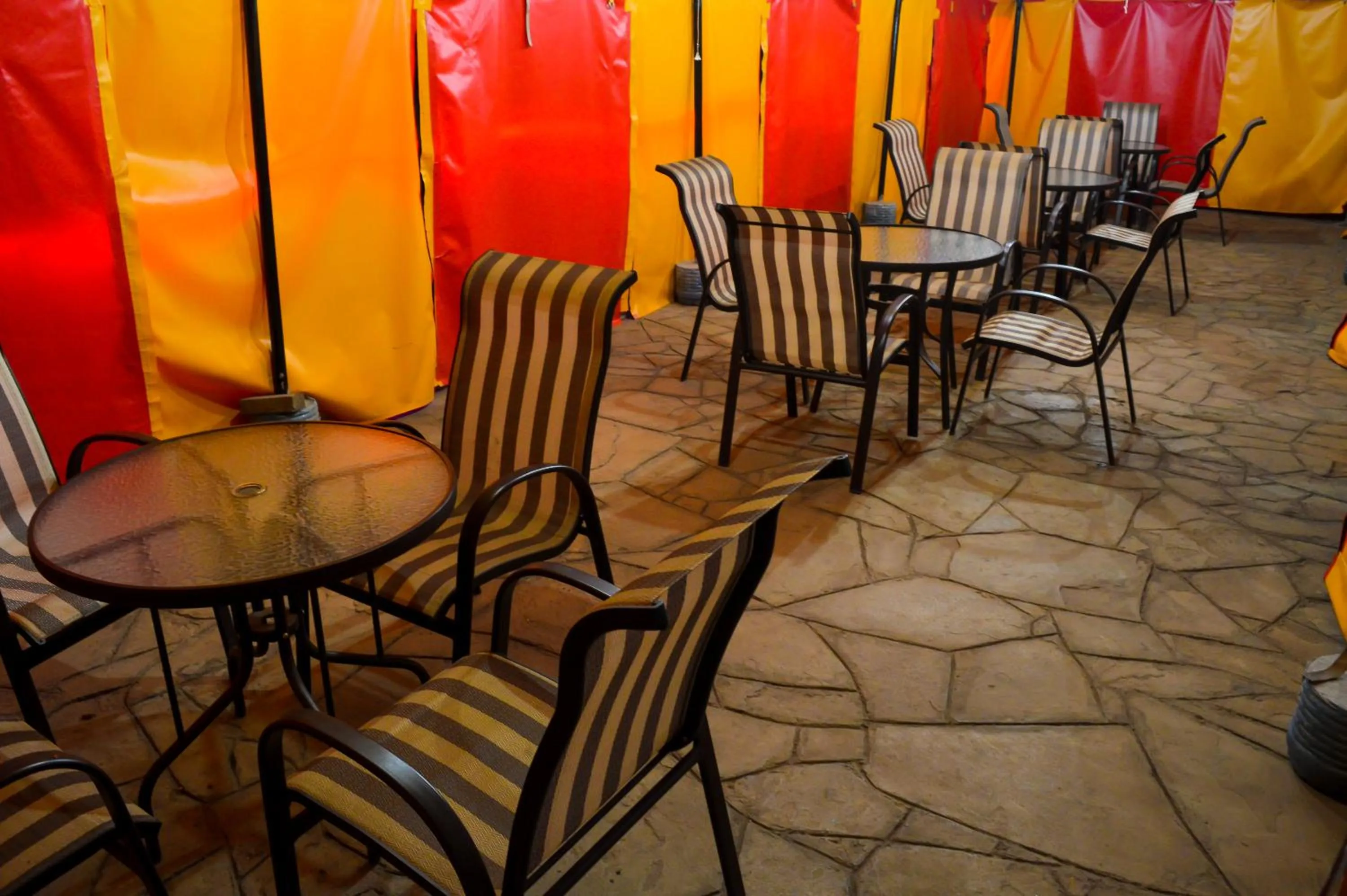 Restaurant/places to eat in Wuduria Hotel