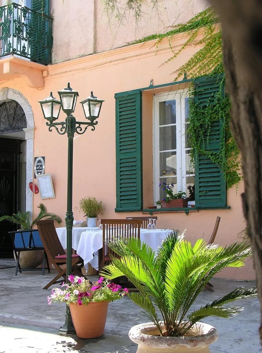 Patio in Hotel-Restaurant Le Vieux Moulin